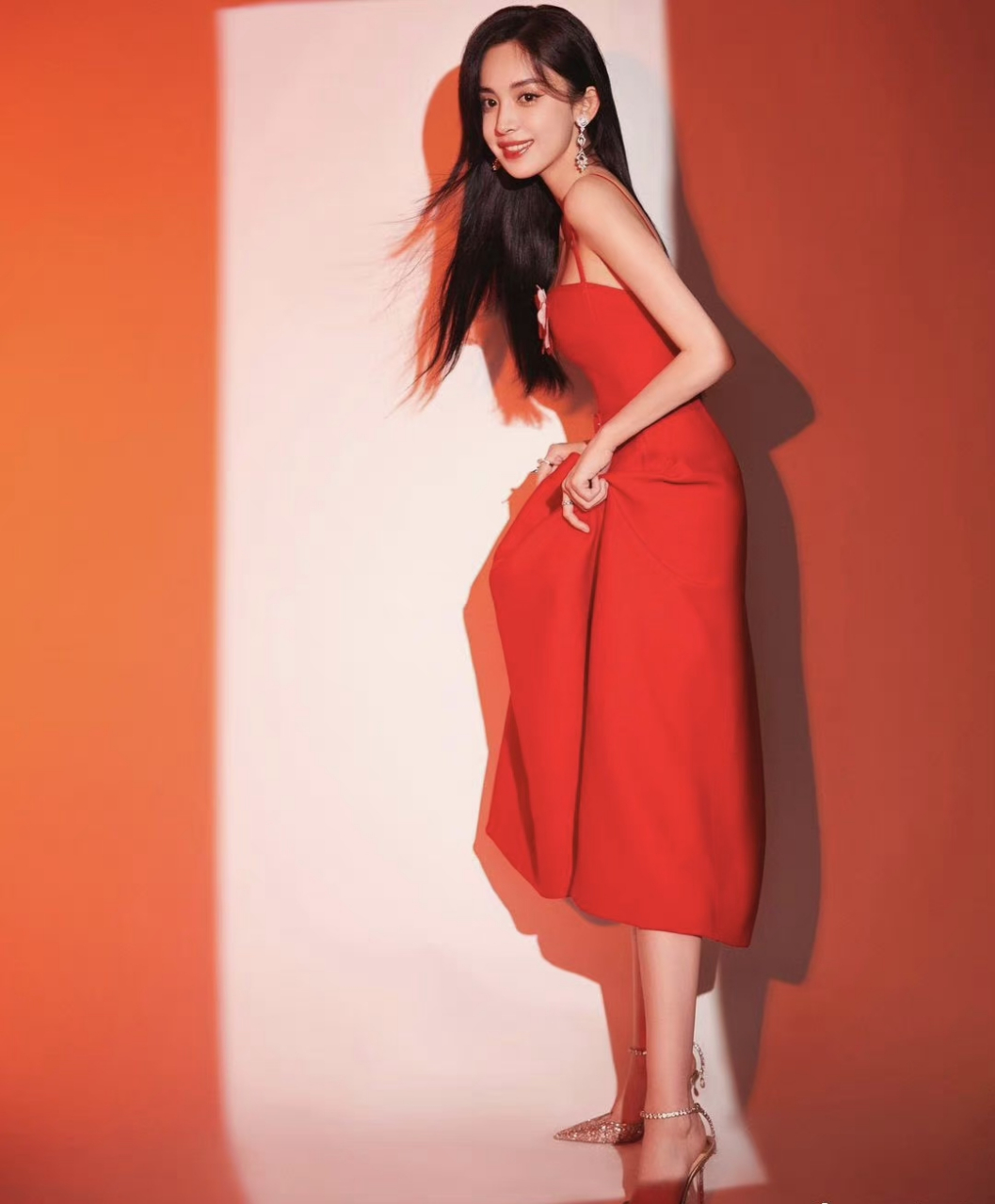 古力娜扎红色系列写真,果然人美穿什么都好看.#美女