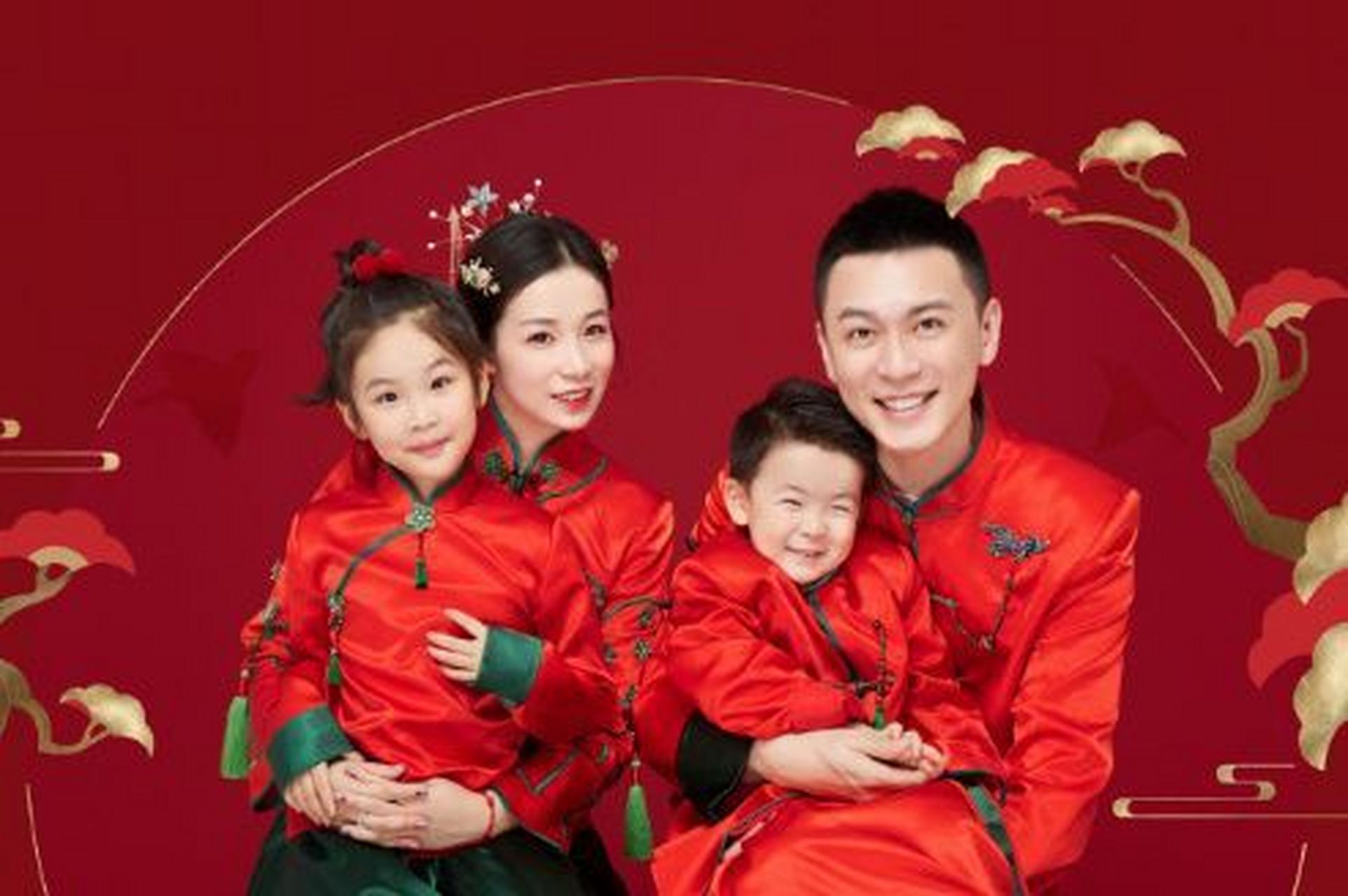 杨鸣唐佳良和平离婚,两人于2013年结婚,婚后育有一儿一女,杨鸣曾两度