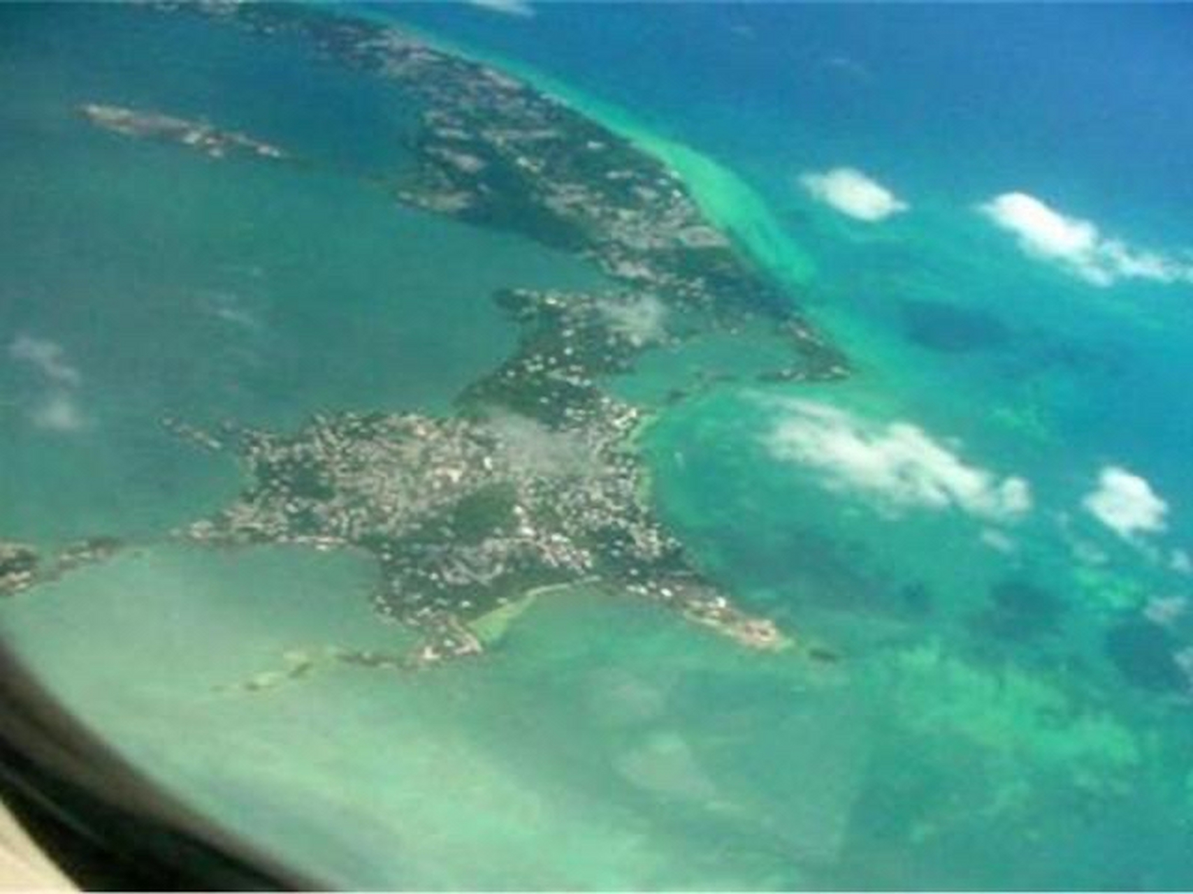 那么在百慕大三角的海底究竟有什么呢?是巨大的海兽,还是海底漩涡?