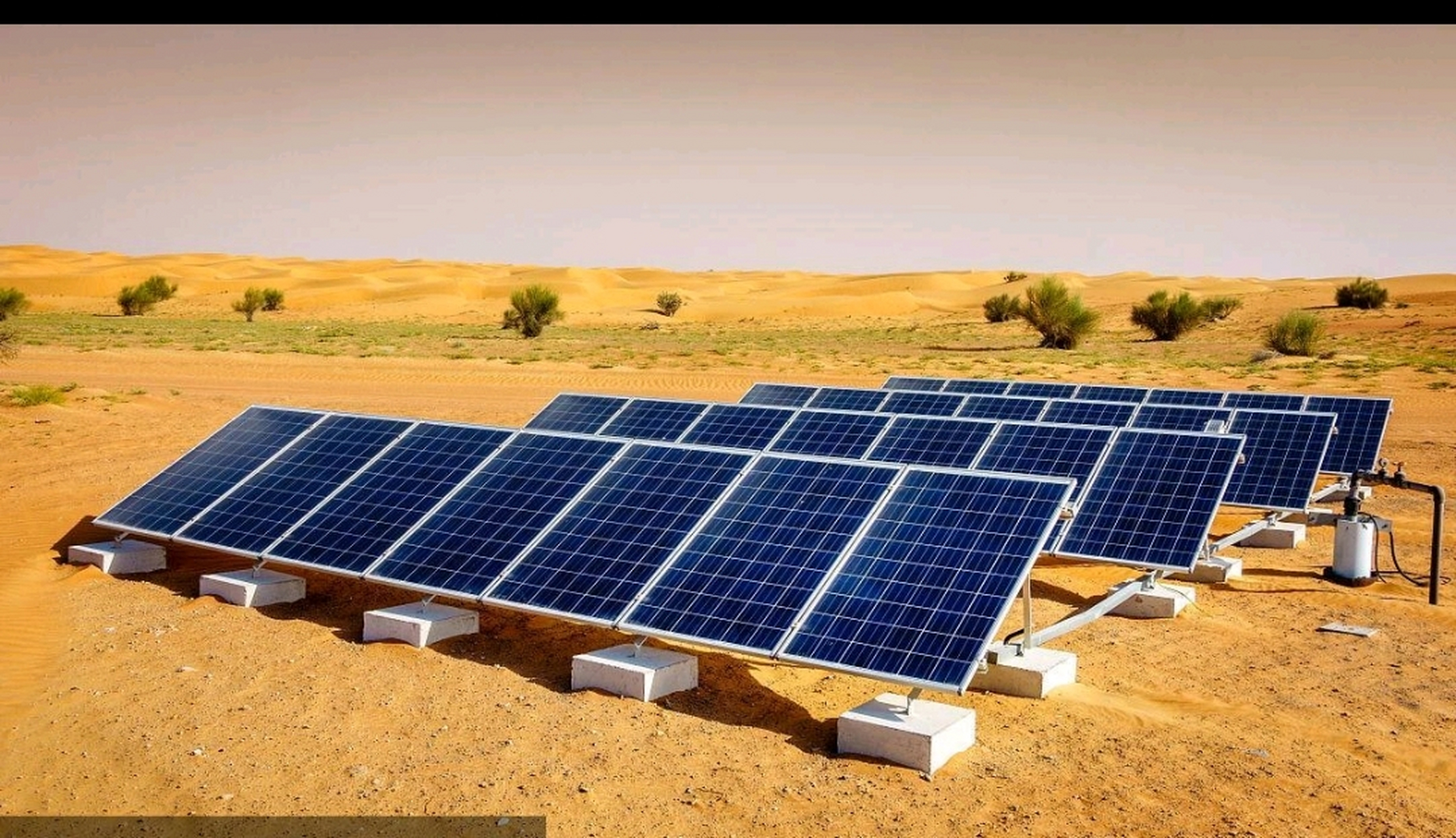 看见了一个新闻,说的是国内的一个小沙漠,自从安装了光伏发电太阳能板