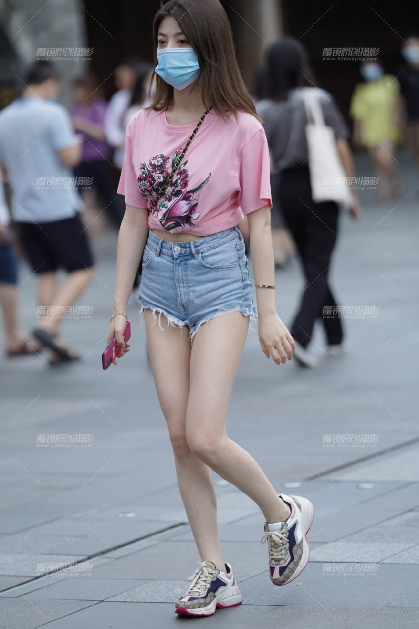 牛仔短裤小姐姐 67#时尚街拍# #街拍