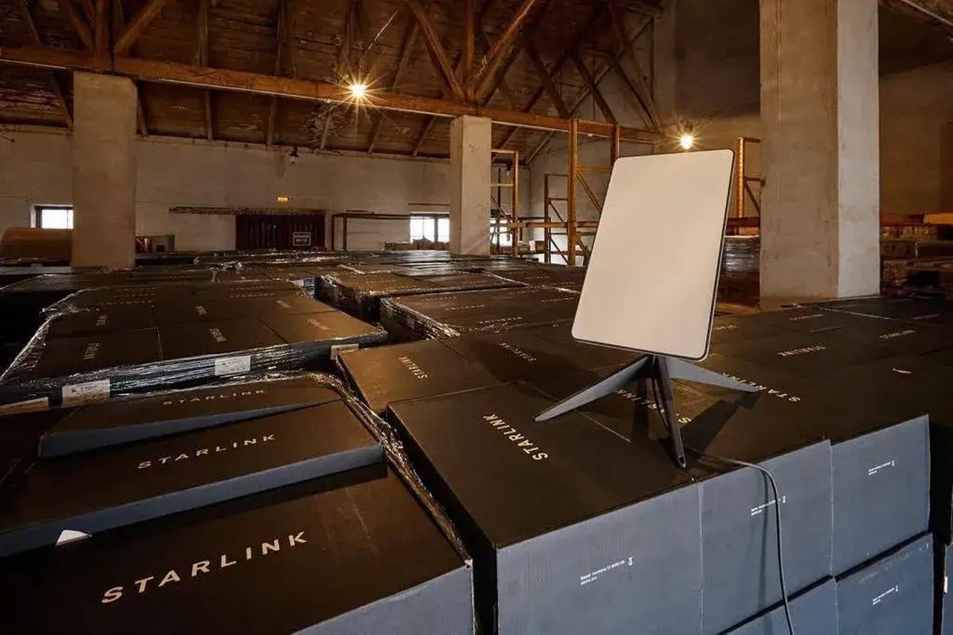 乌克兰正在免费使用42000个星链(starlink)终端 自鹅全面入侵开始以来