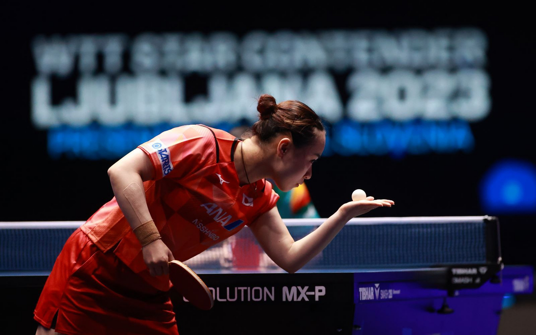 伊藤美诚的发球姿势很销魂,但是在绝对实力面前,任何的花招技巧都显得