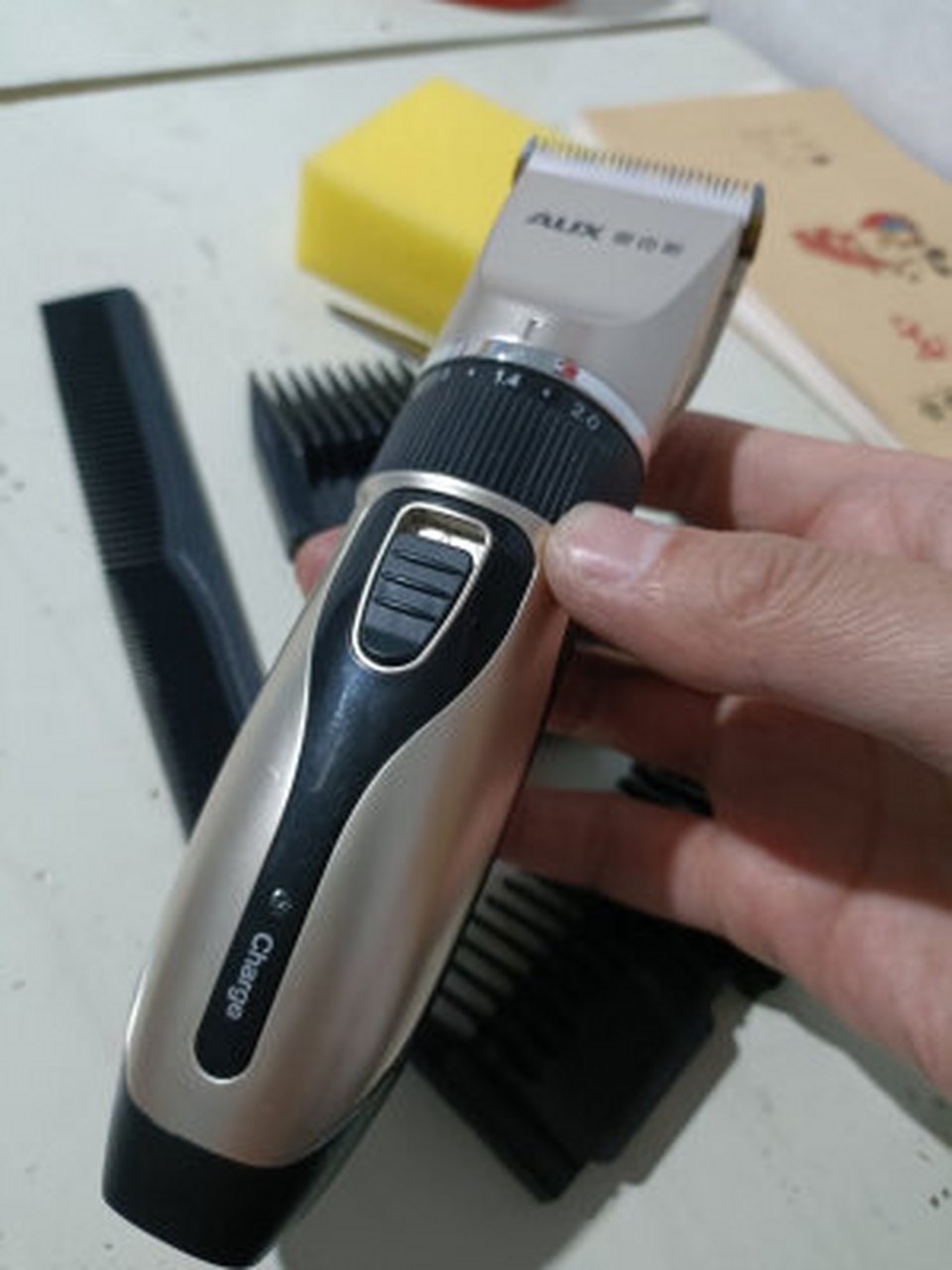 婴儿电动剪发器家用儿童剃头刀剪头发推子剪刀理发工具套装 【质量