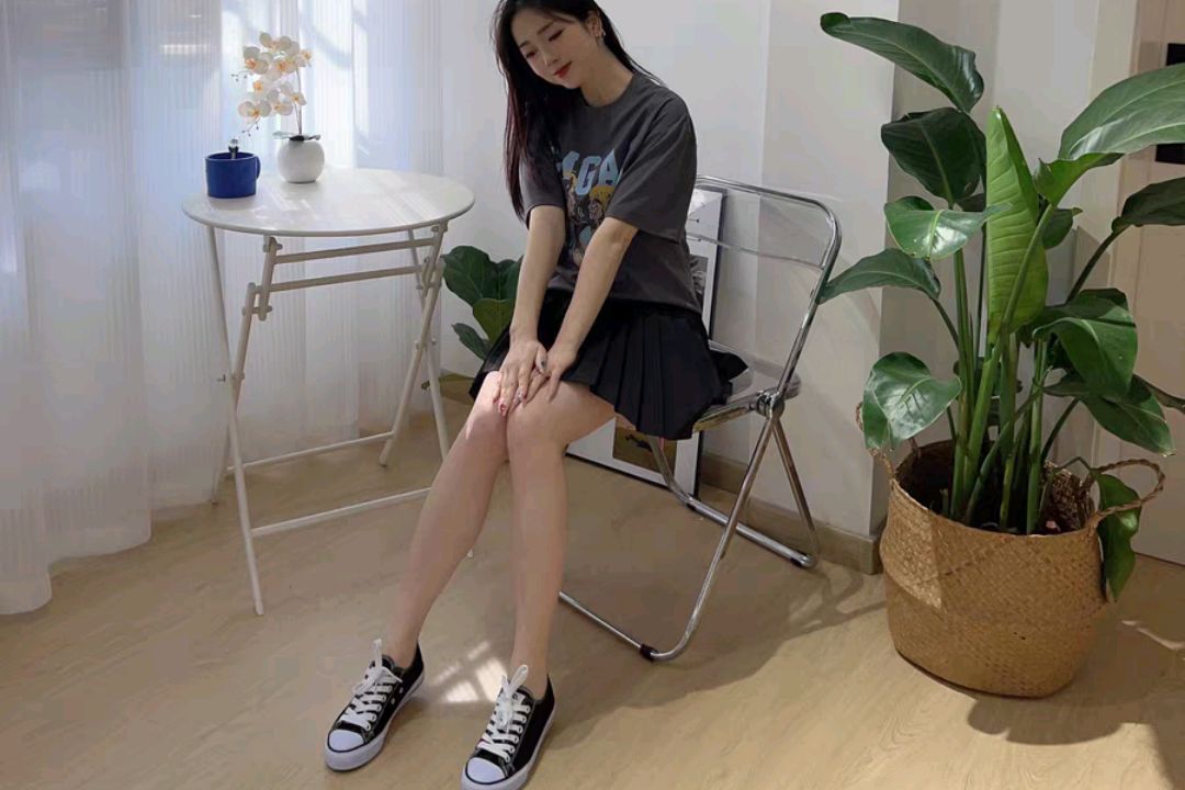 女生光脚穿帆布鞋是一种怎样的体验?