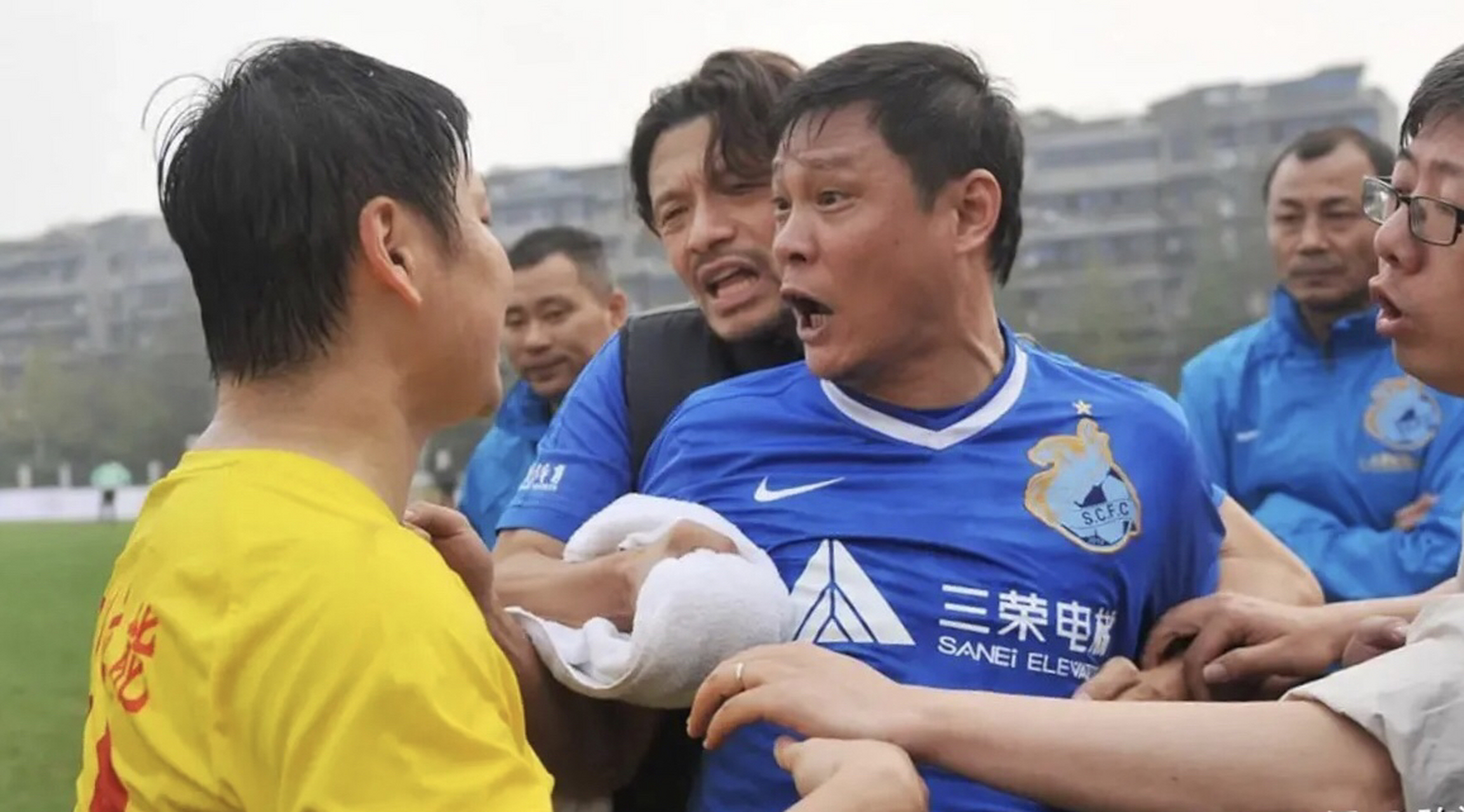 中国男足: 个性第一----范志毅 头球之王----宿茂臻 守门第一----张慧