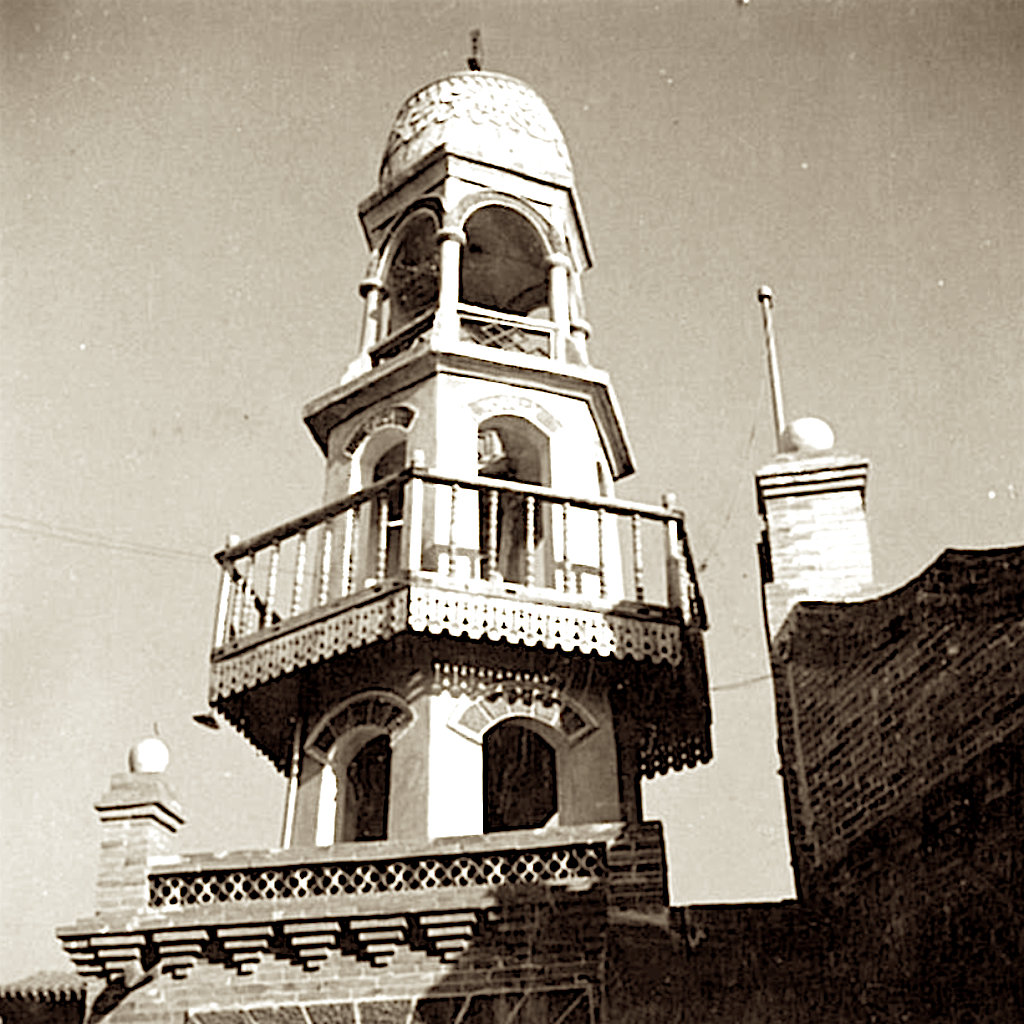 美!1939年呼和浩特老照片,建筑宏伟,装束隆重和熟悉的地摊经济