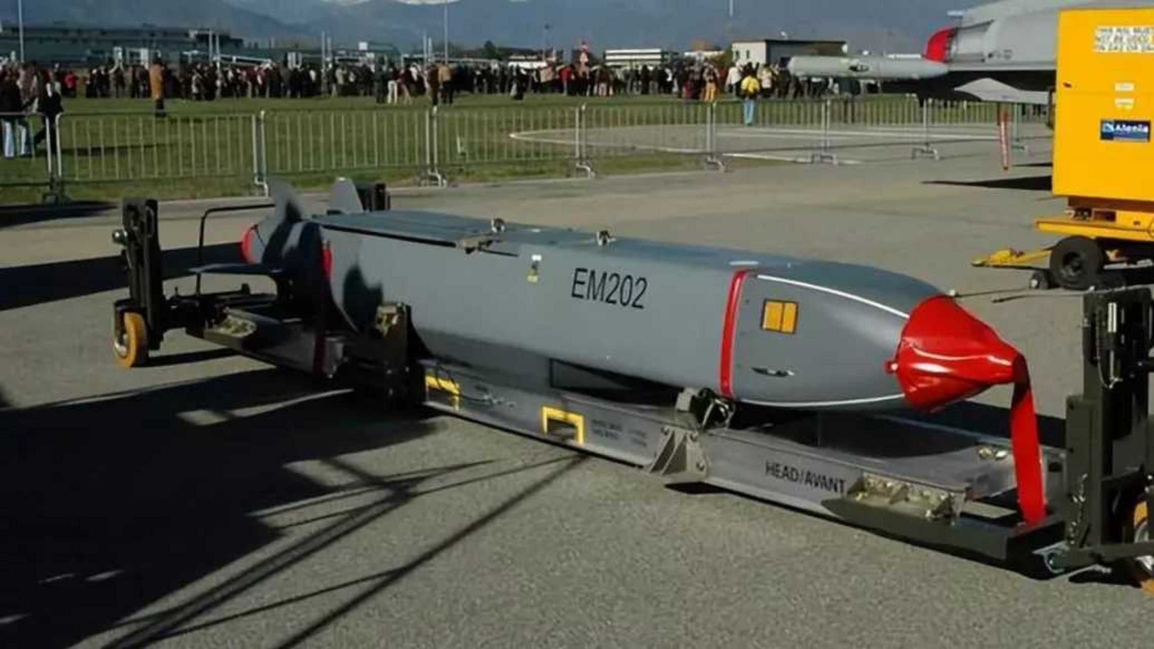 自从英国率先向乌克兰提供"风暴之影"远程巡航导弹后,西方媒体不断