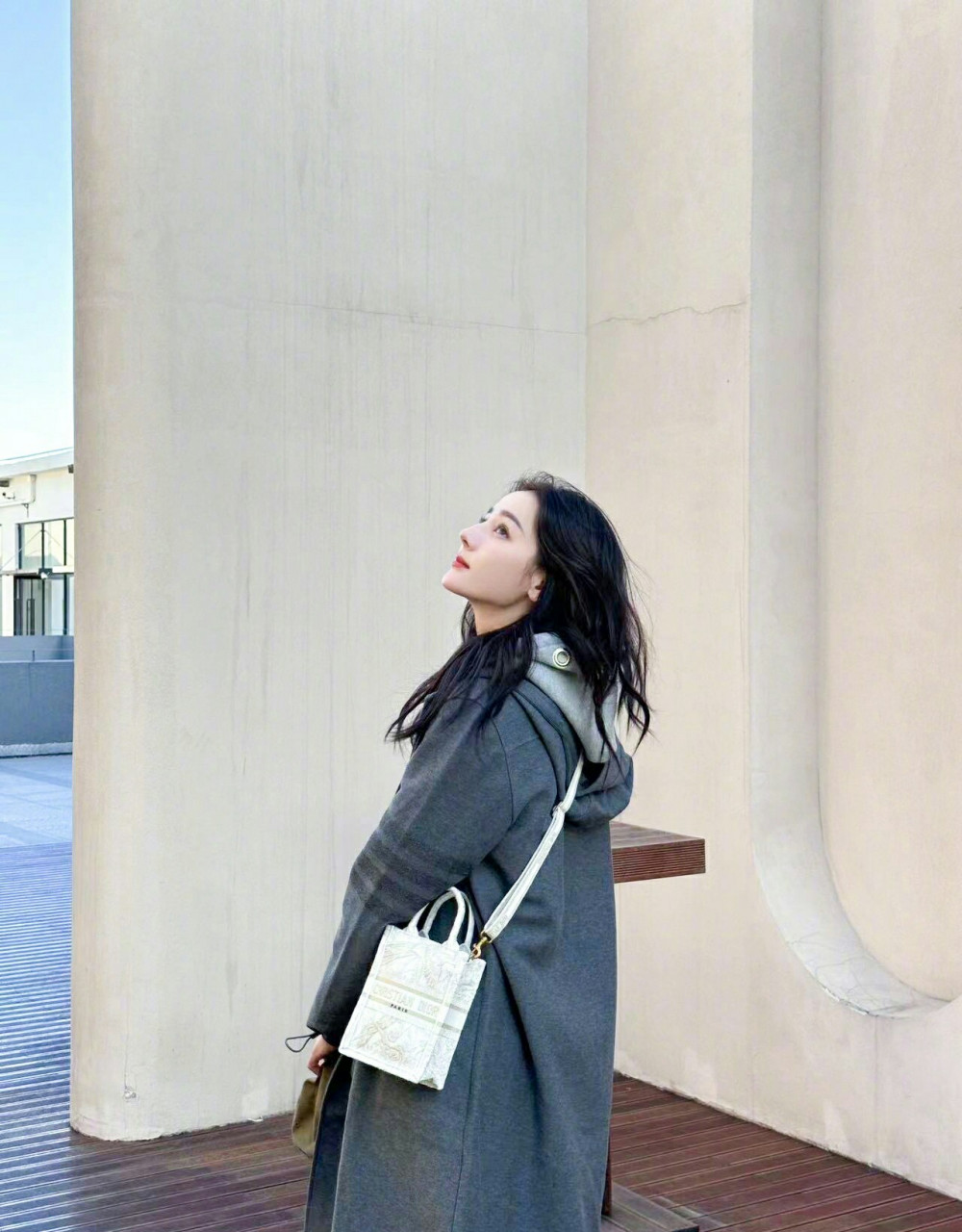 迪丽热巴最新生活照,美女要多多营业啊!