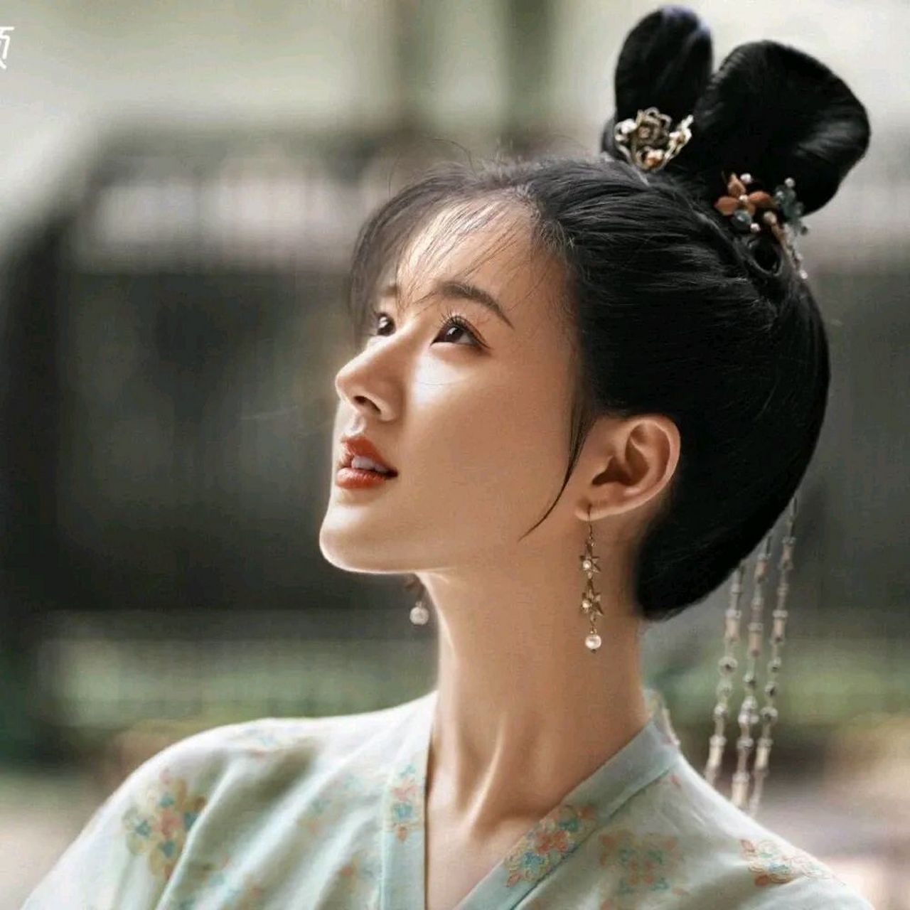 张若昀在10月底结束《庆余年2》拍摄后稍作调整,在11月底进入《阎中