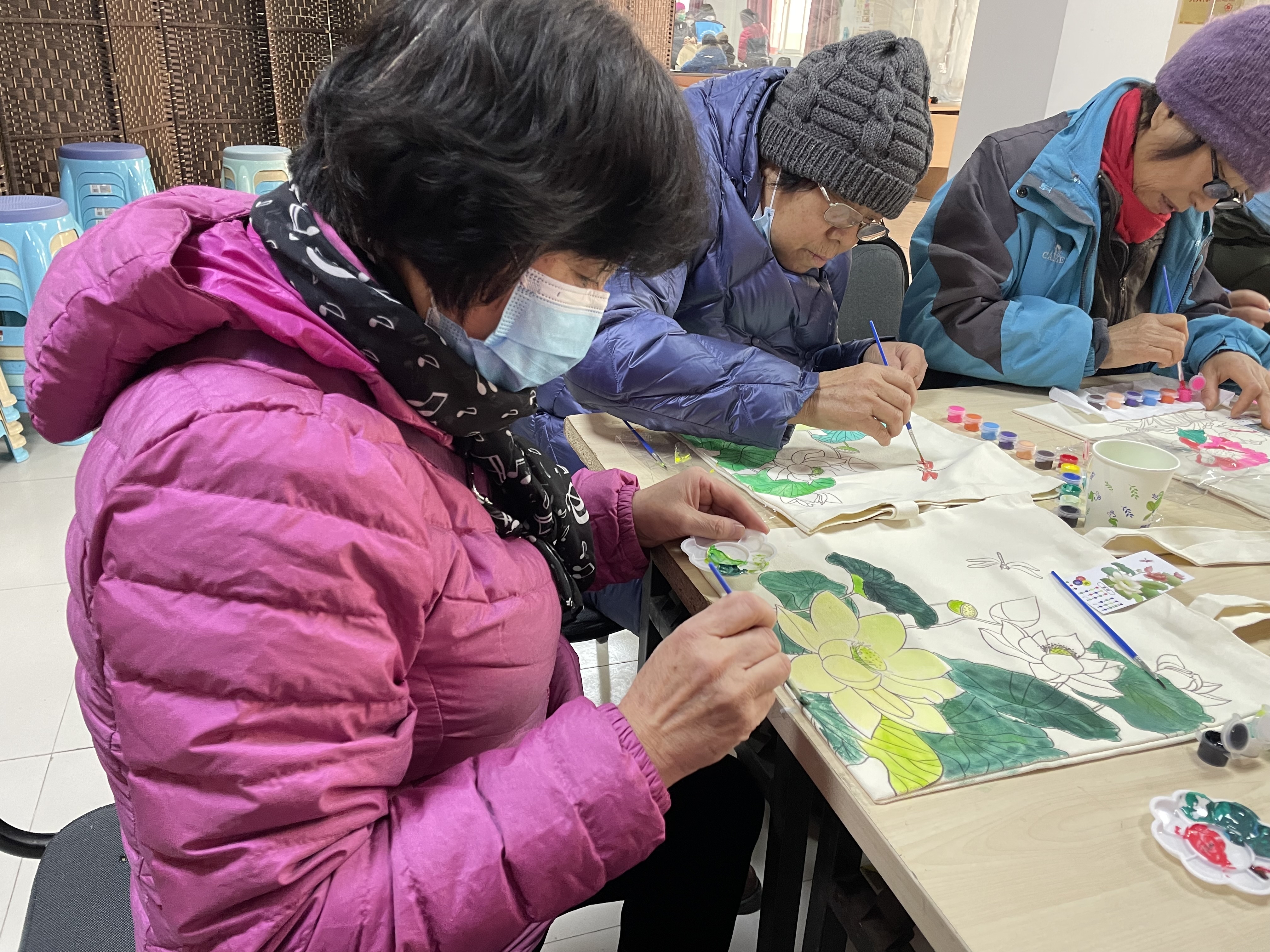 把爱"袋"回家|和义街道久敬庄社区开展手绘帆布袋创意活动