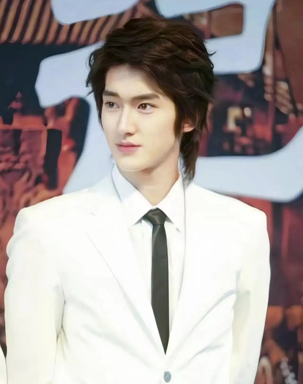 11月6日,36岁的韩国男星崔始源,突然引发了热议,起因是他现身super