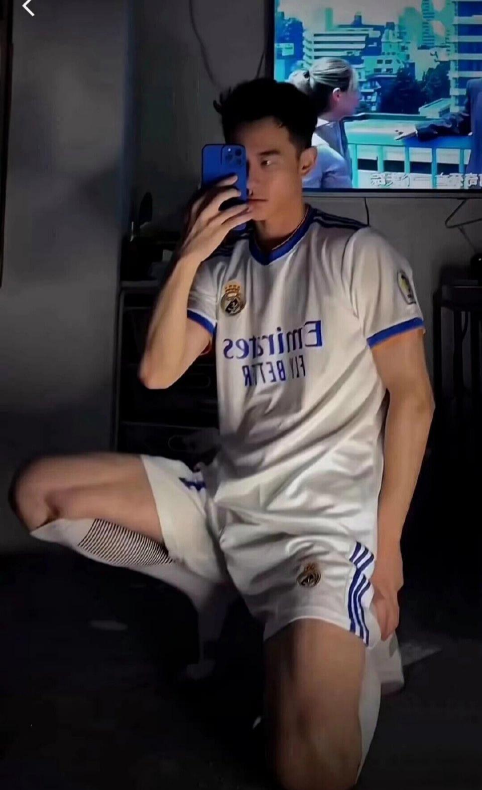 腹肌帅哥与篮球