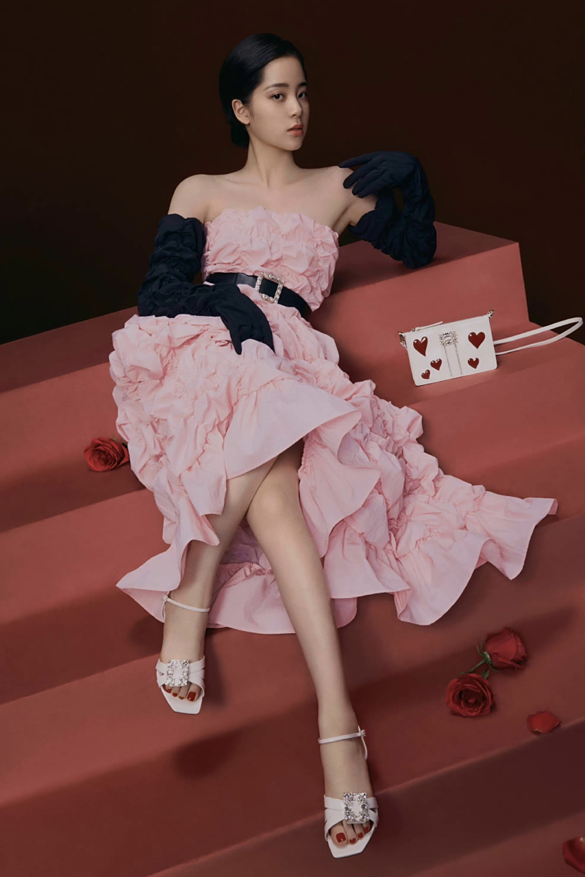 欧阳娜娜高跟凉鞋美脚[色][色] #欧阳娜娜