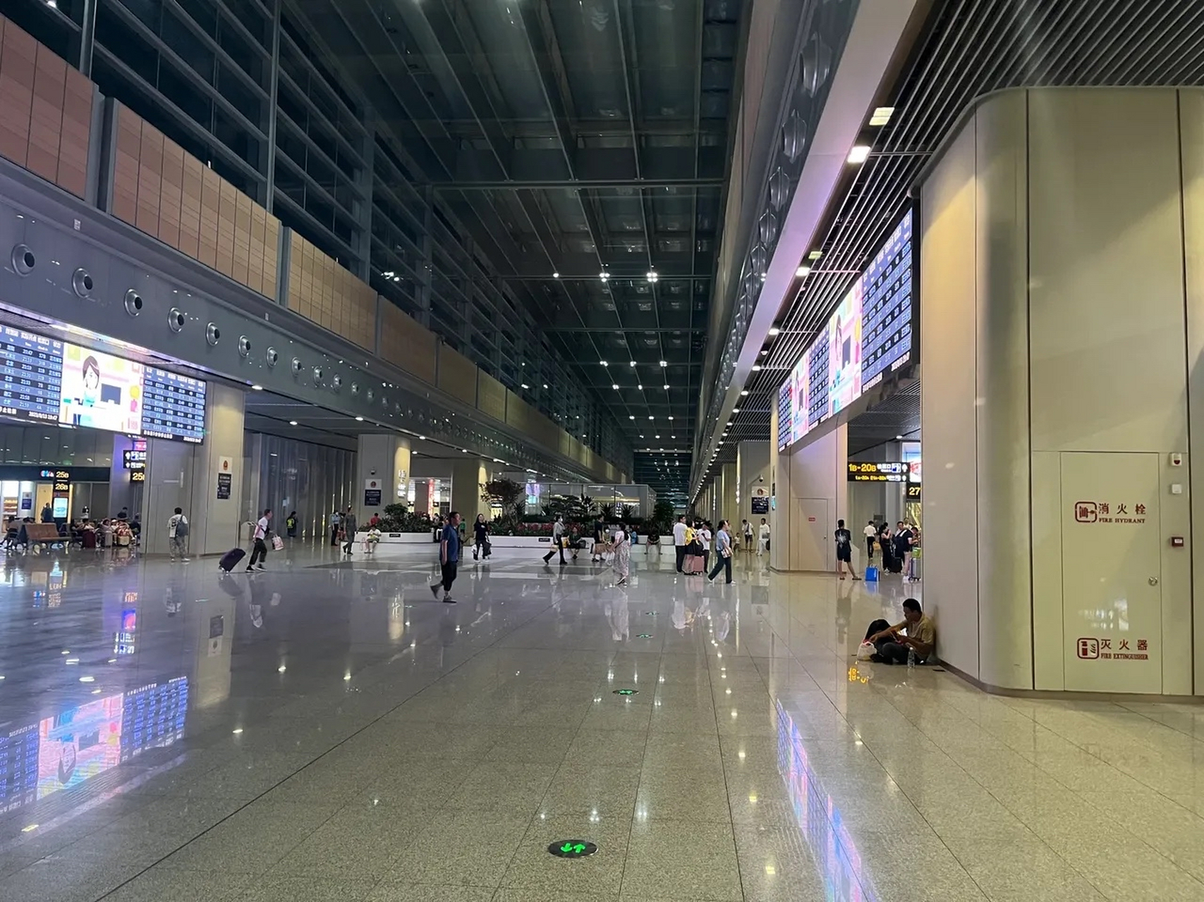 北京丰台火车站真是垃圾中的战斗机,腿脚不好的千万别来,去北京西站吧