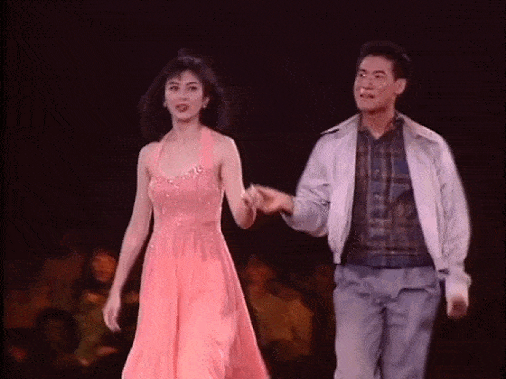 精彩瞬间:张学友,关之琳牵手走上舞台.