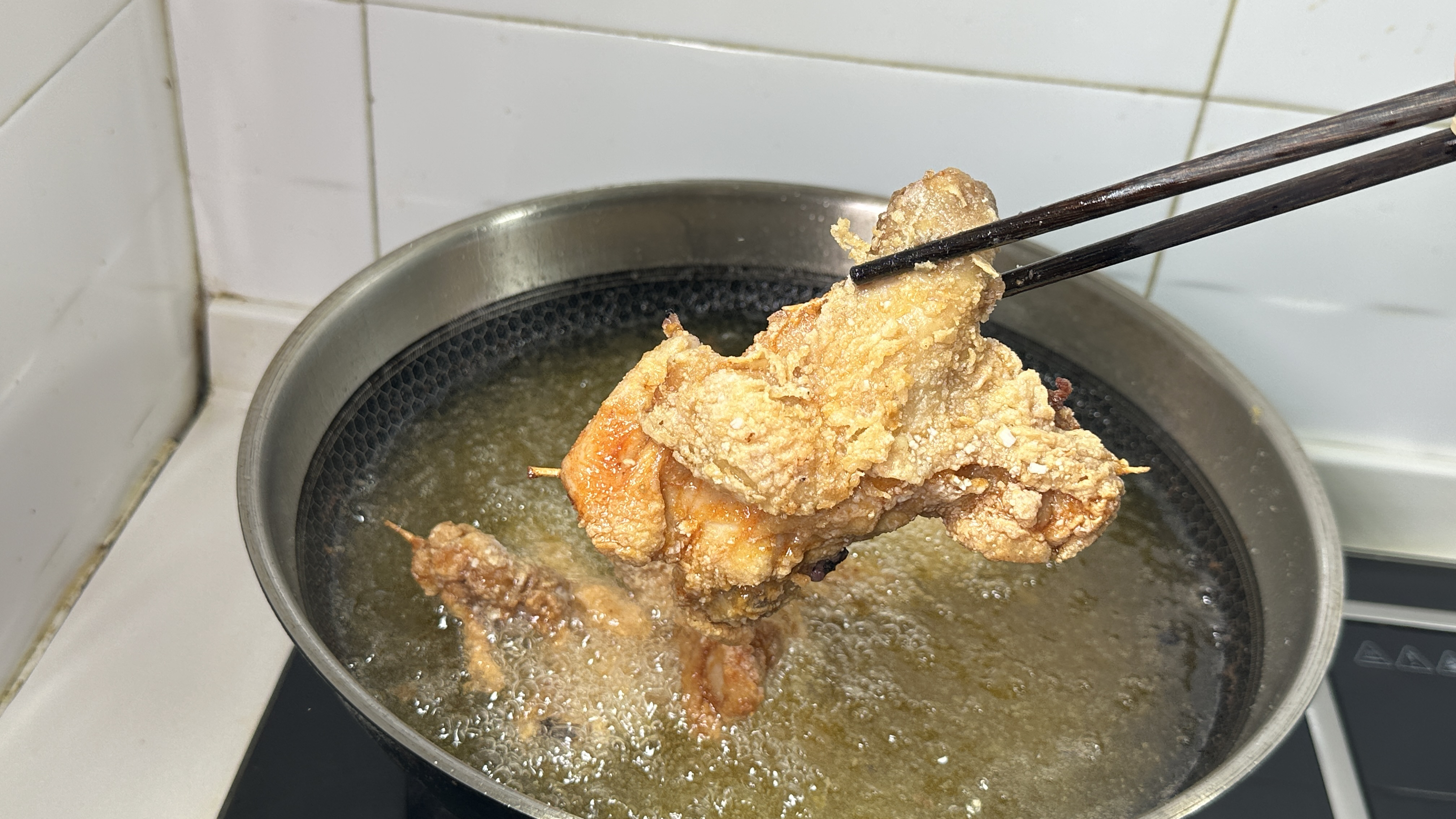 外酥里嫩鲜嫩多汁的脆皮炸鸡腿配方制作技巧分享