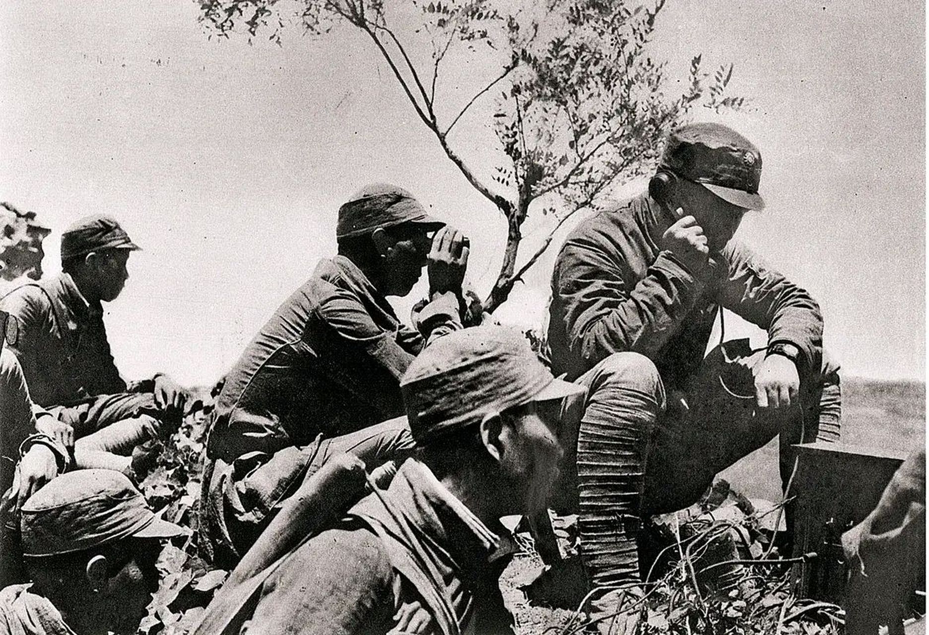 进城后,张士钊在一处"狗洞"里取出十几箱子弹,并安全地带出了城.