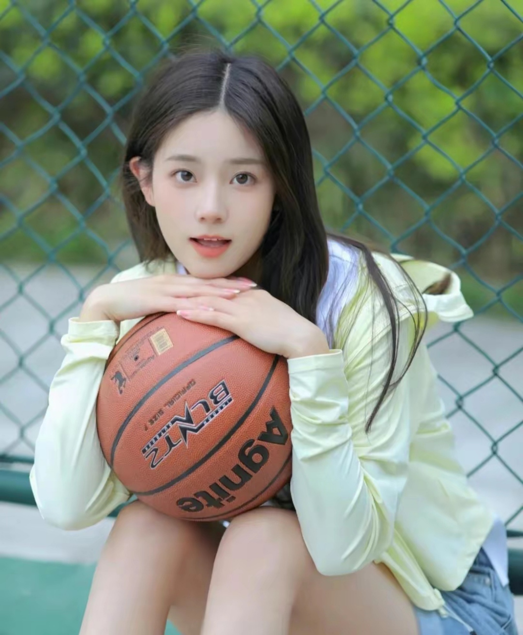 与青涩阳光美少女一起打篮球吧!