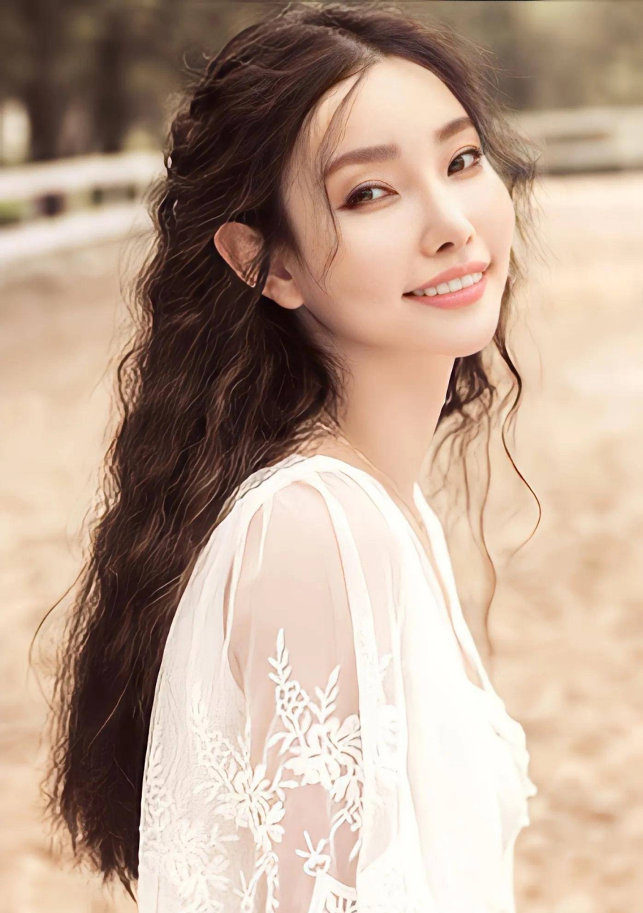 童飞,kimmy,曾用名童菲,1990年3月8日出生于山东省潍坊市,毕业于北京