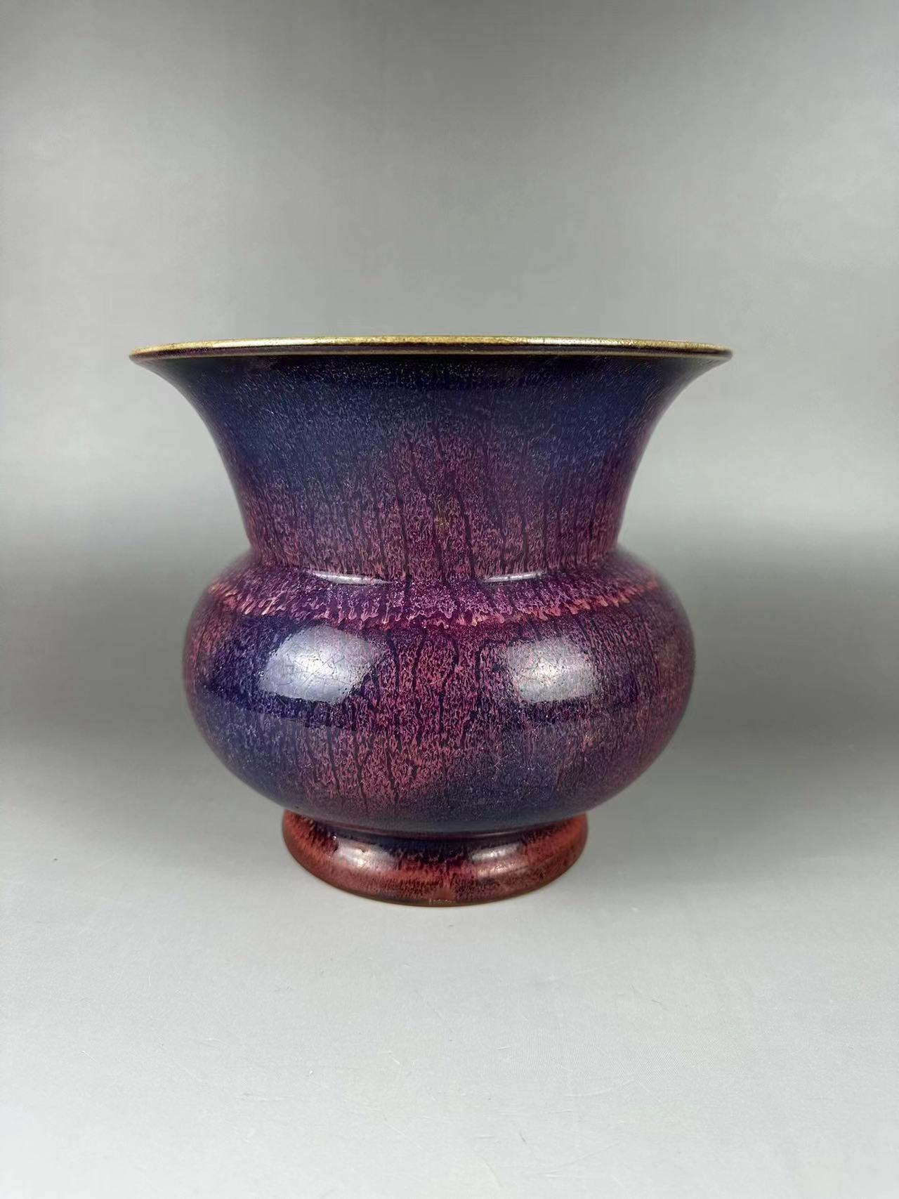 宋钧窑玫瑰紫釉渣斗式花盆