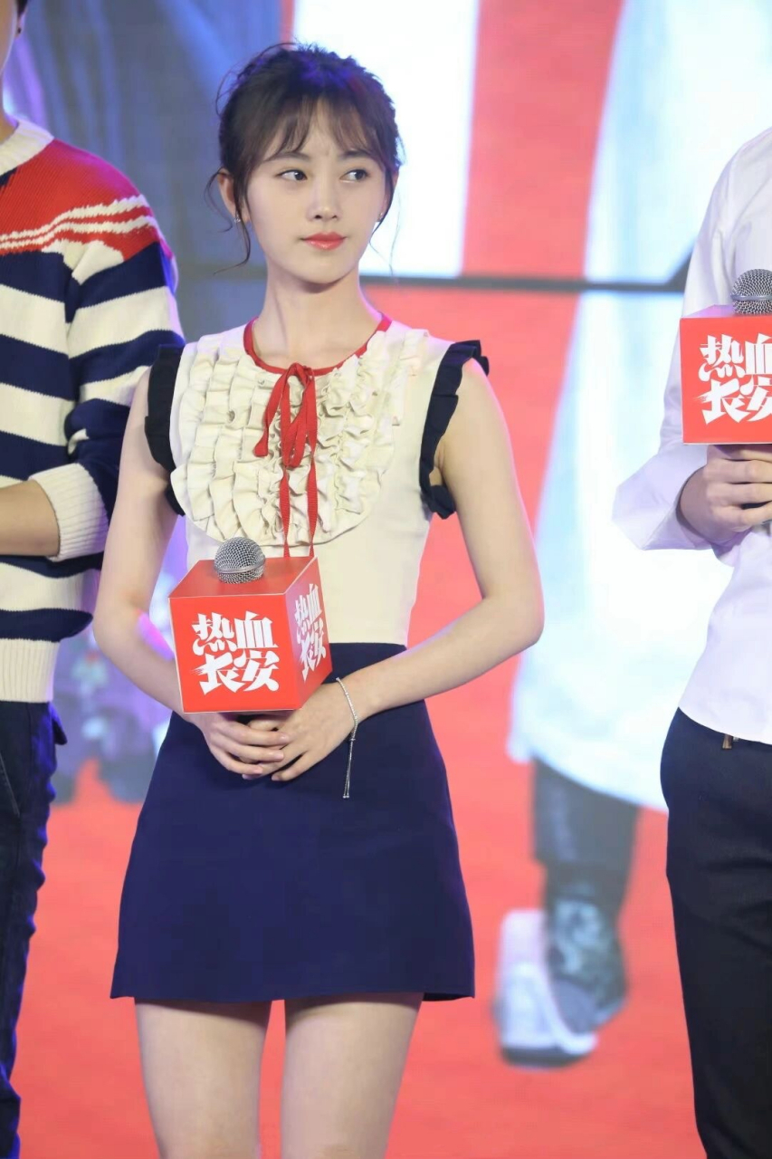 早期鞠婧祎活动生图,千年一见的大美女并非空穴来风. #美女