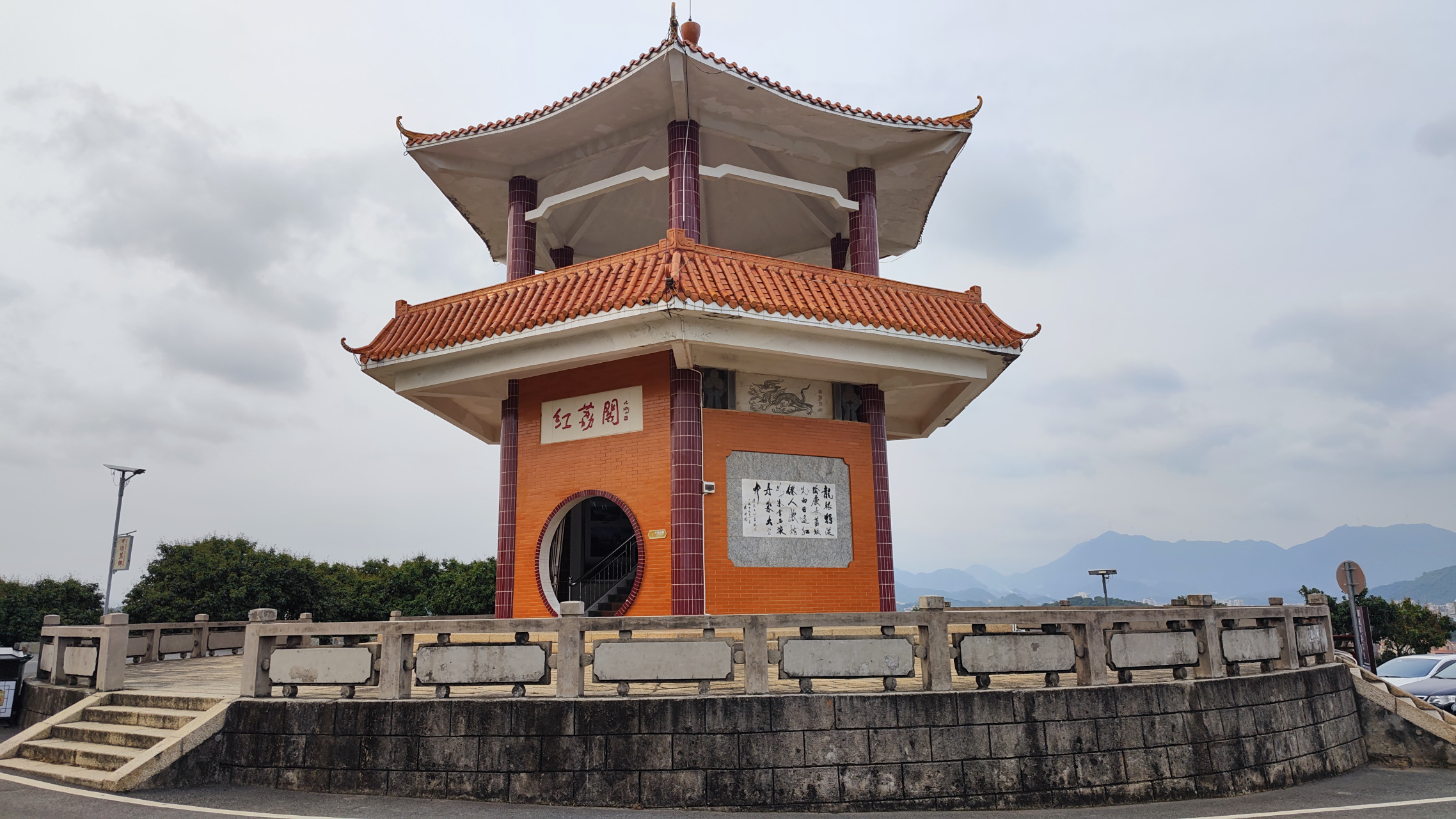 中国著名荔枝之乡茂名高州根子贡园,有不少白糖罂,黑叶,进奉等古荔枝
