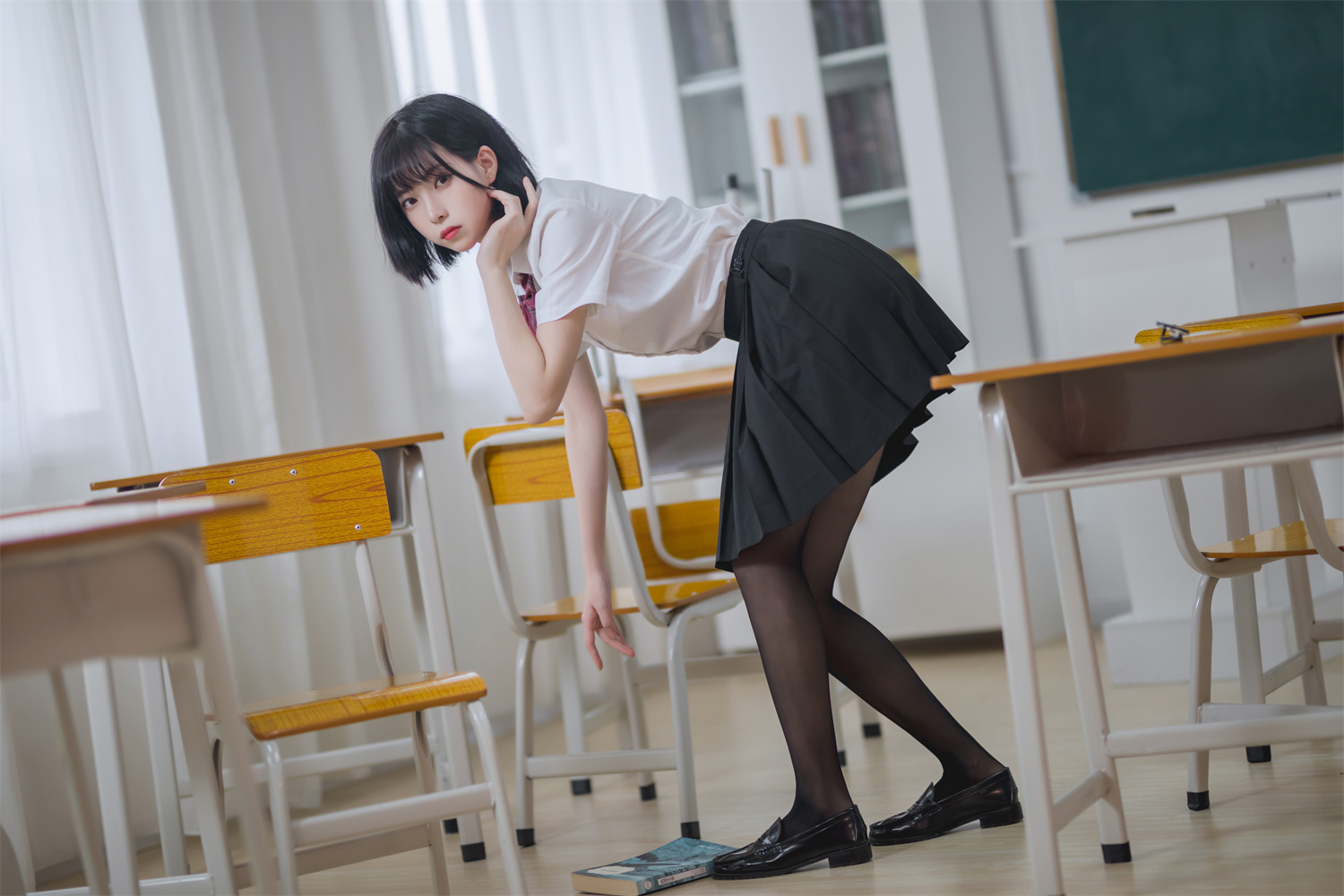 许岚LAN出镜绝美jk图，清纯界的教主