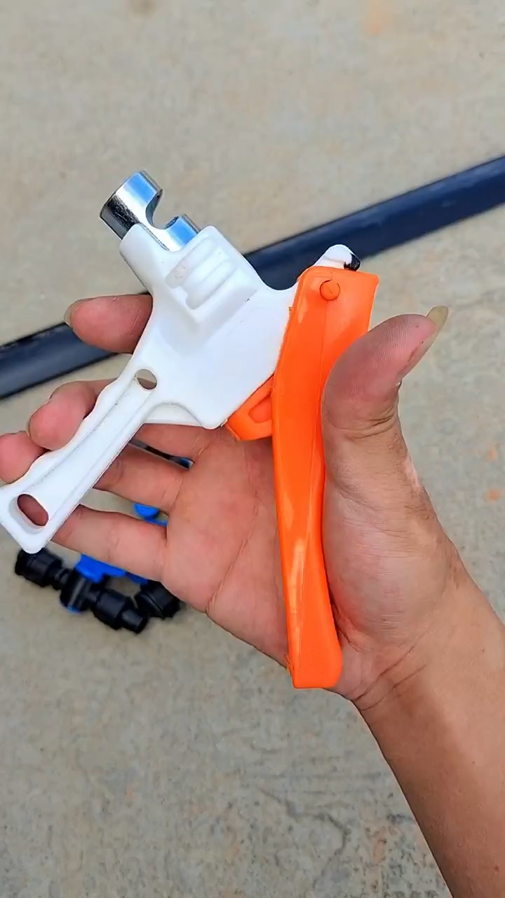 滴灌带旁通阀打孔器打孔安装方法视频,滴灌软带主管打孔器-度小视