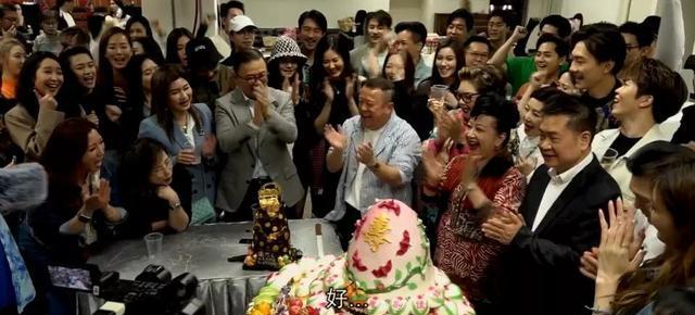 曾志偉過70歲大壽,遭多位tvb女星強吻,