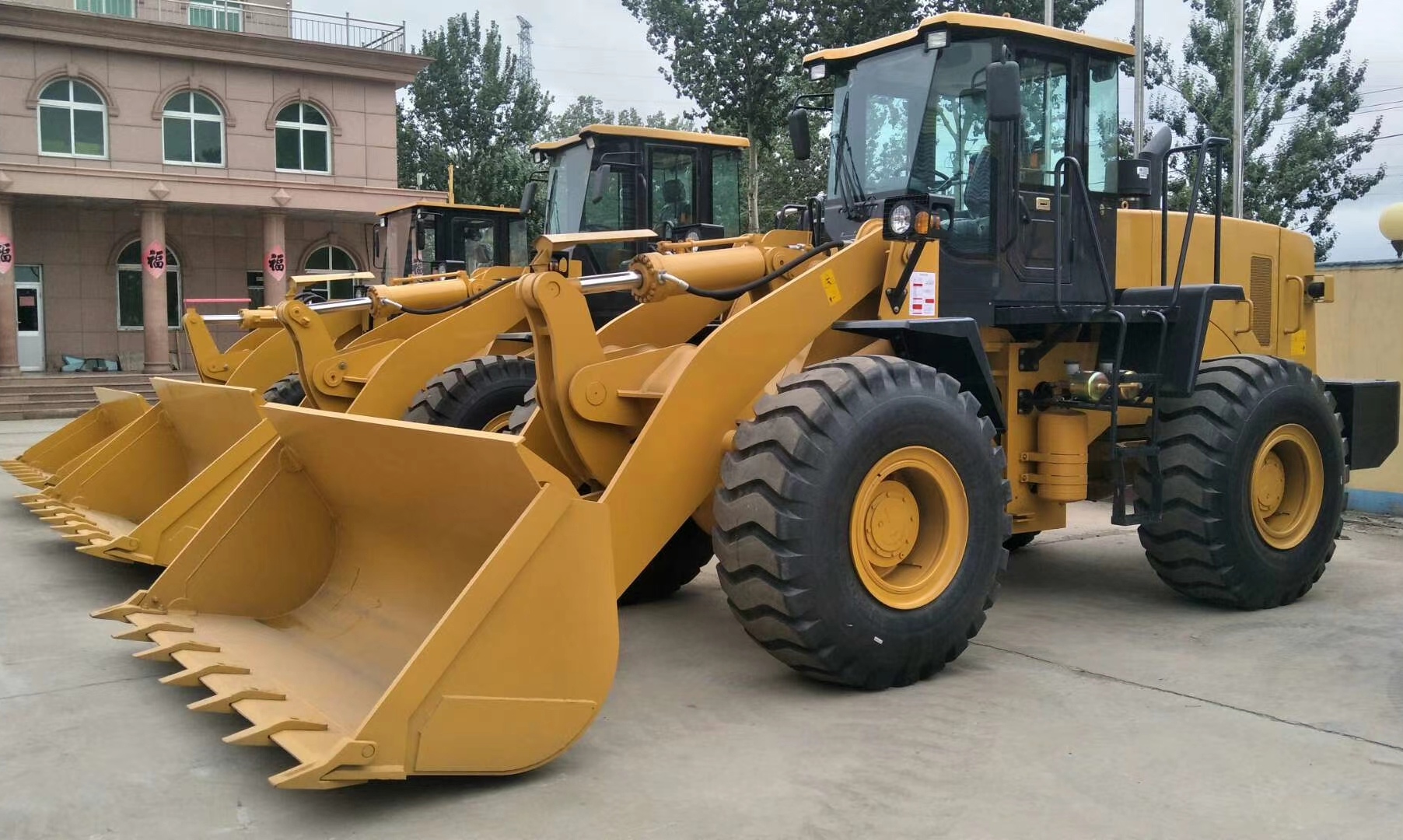 新款混凝土自动搅拌铲车厂家,山东三能混凝土搅拌装载机