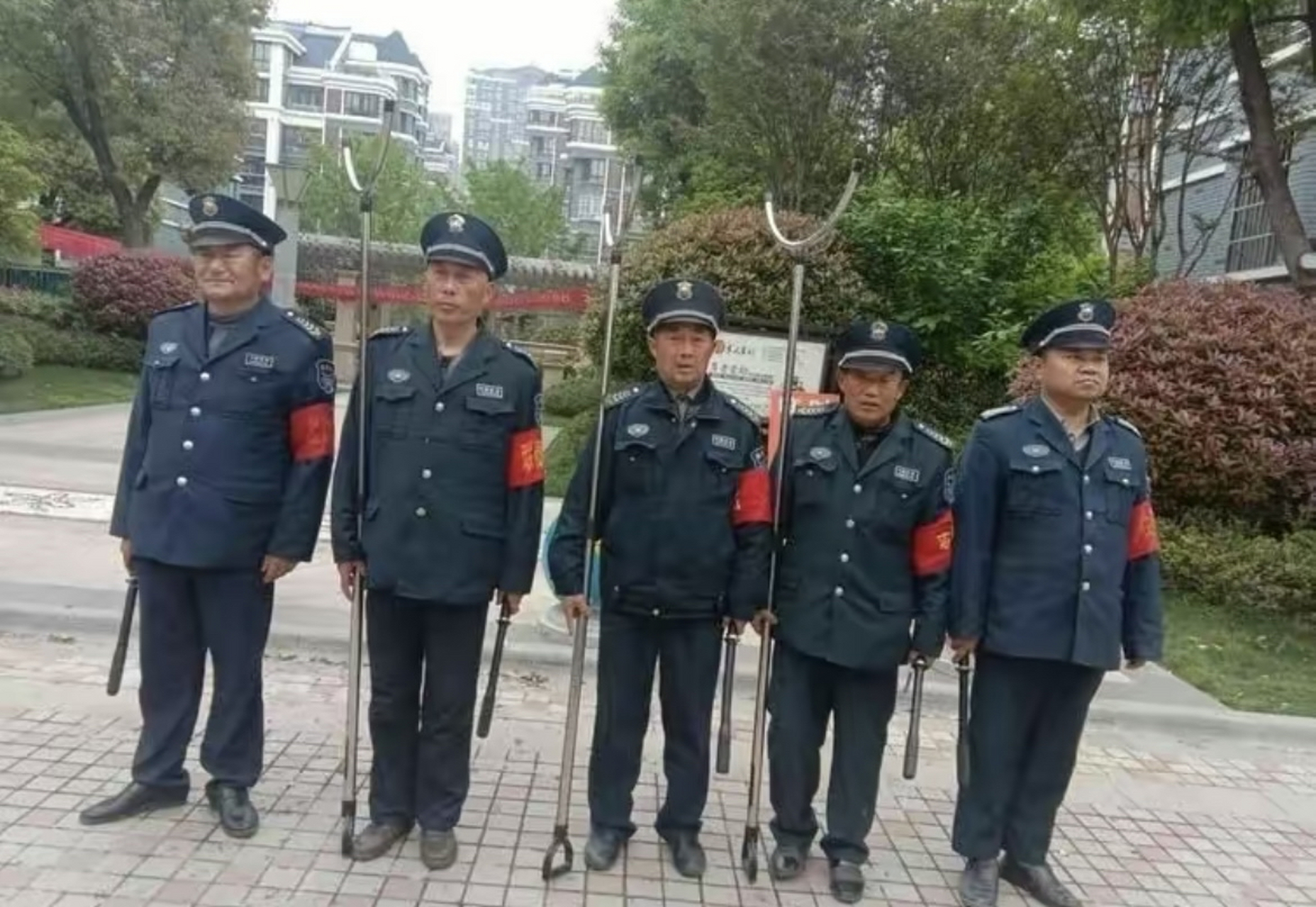 为什么保安都是老年人呢?