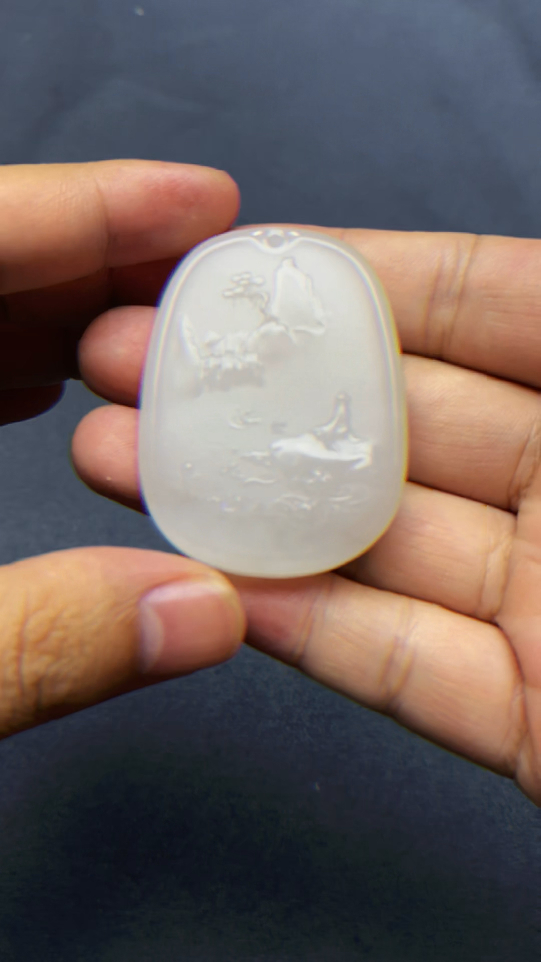 新疆和田玉山水吊坠牌!