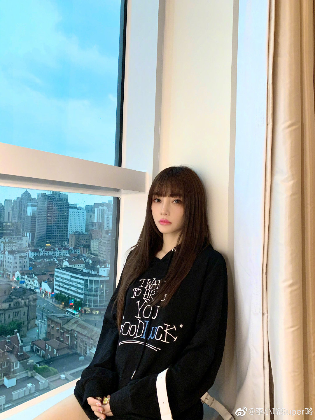 继pgone炫富后,李小璐晒出豪宅内景,网友:他俩真不缺钱