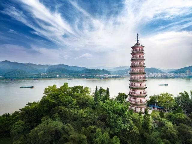 曾主政肇庆,42岁任广东省委书记,52岁任省委副书记,他是谁?