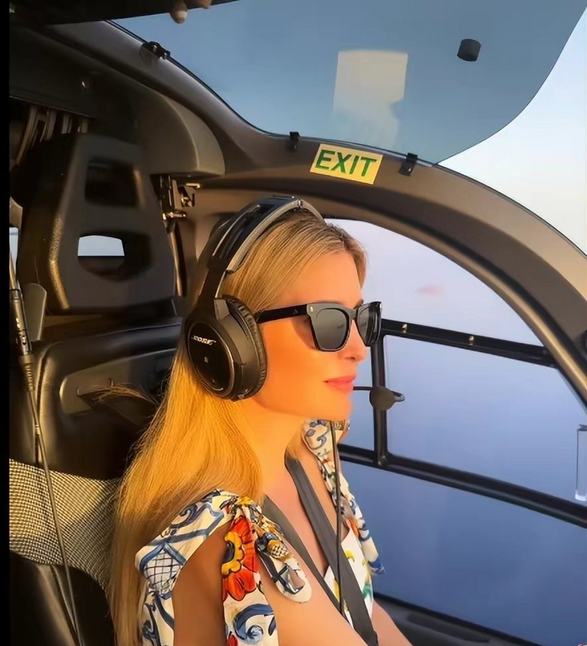 42岁的伊万卡,学习驾驶直升机!