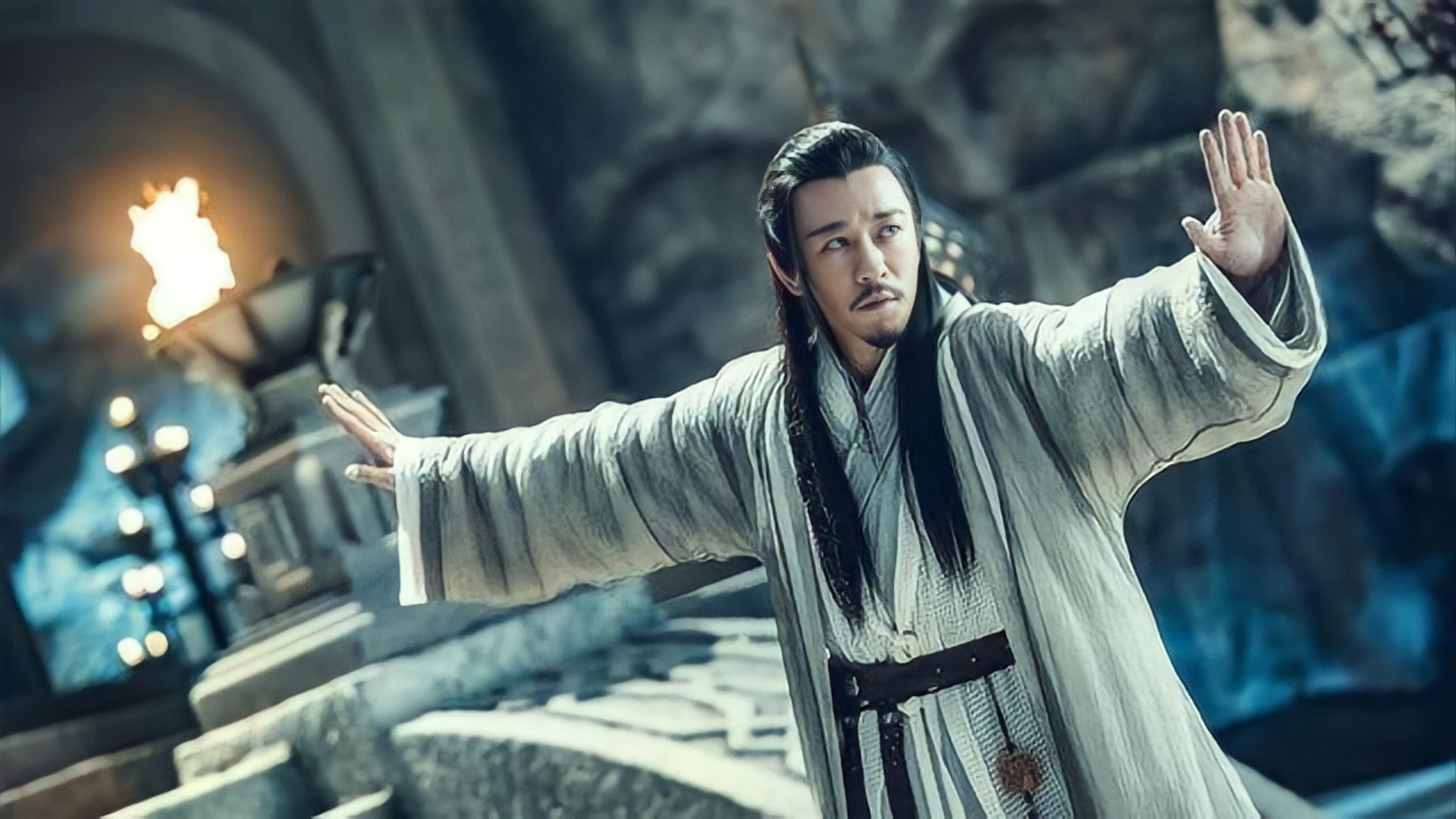 因为杨逍不但长得颜值很高,且文韬武略,才智过人,杨逍身上有黄药师