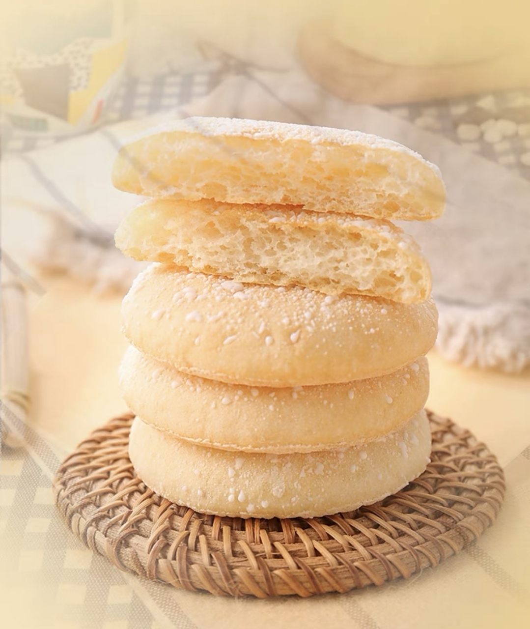 法式山药软雪饼,一款奶香营养的零食,它以优质法式山药为主要原料
