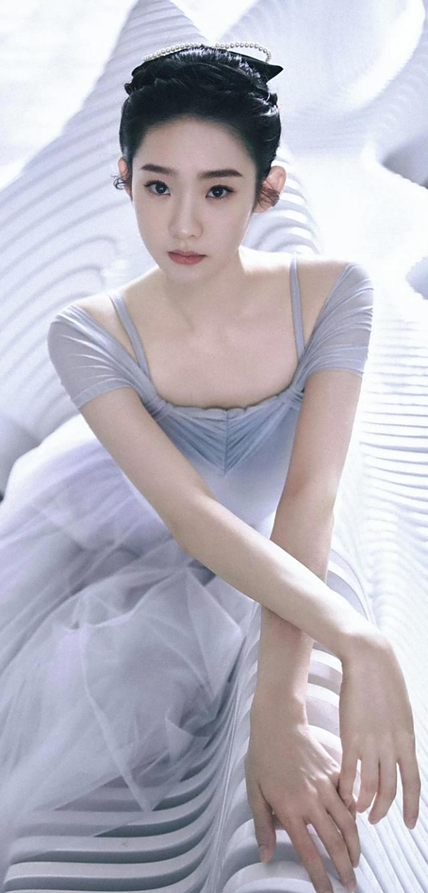 张艺凡 | 轻盈高雅得宛如水中的白天鹅,太惊艳了.