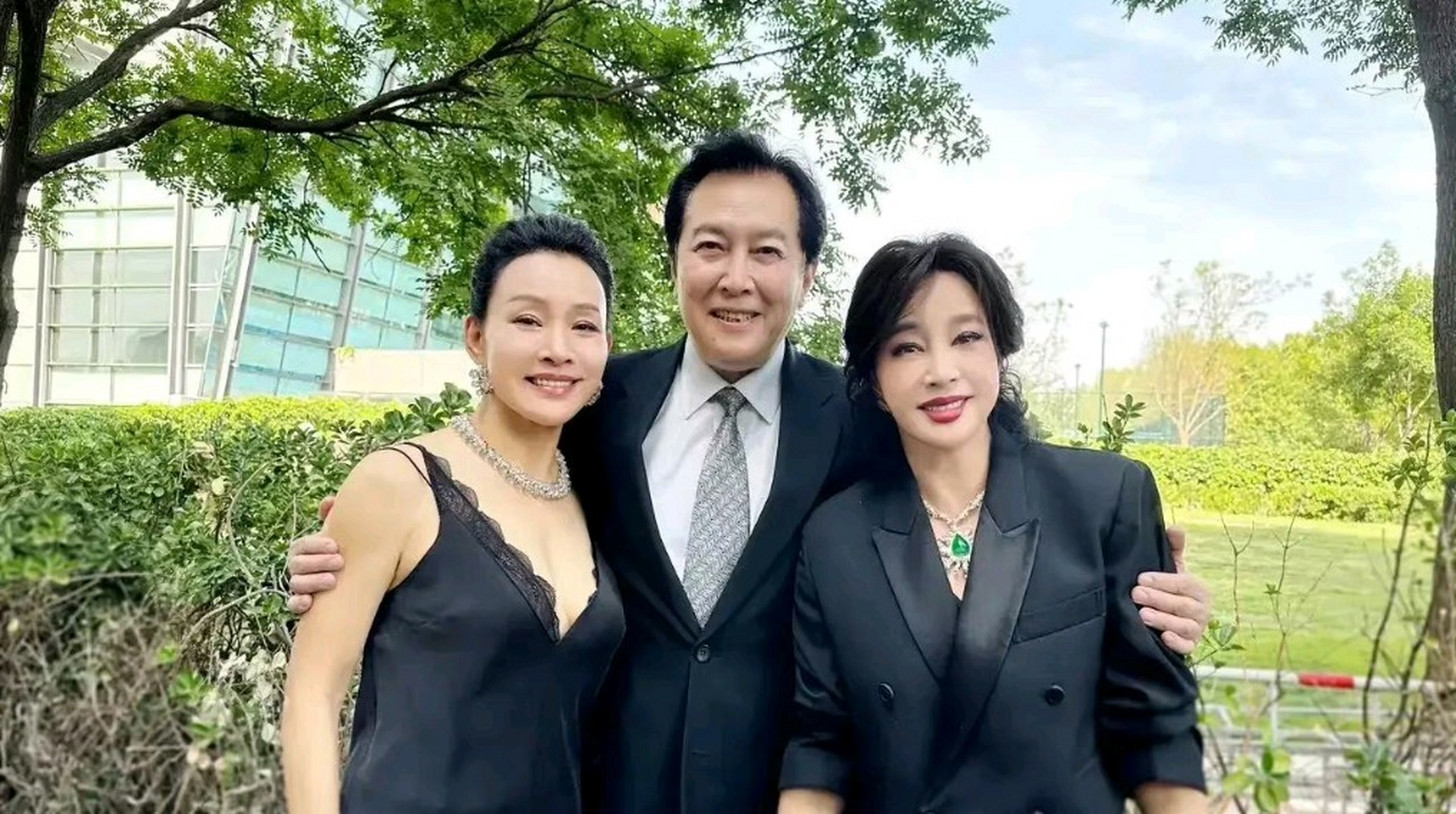 71岁刘晓庆,62岁陈冲,71岁唐国强合体亮相!几位老师风采依旧!