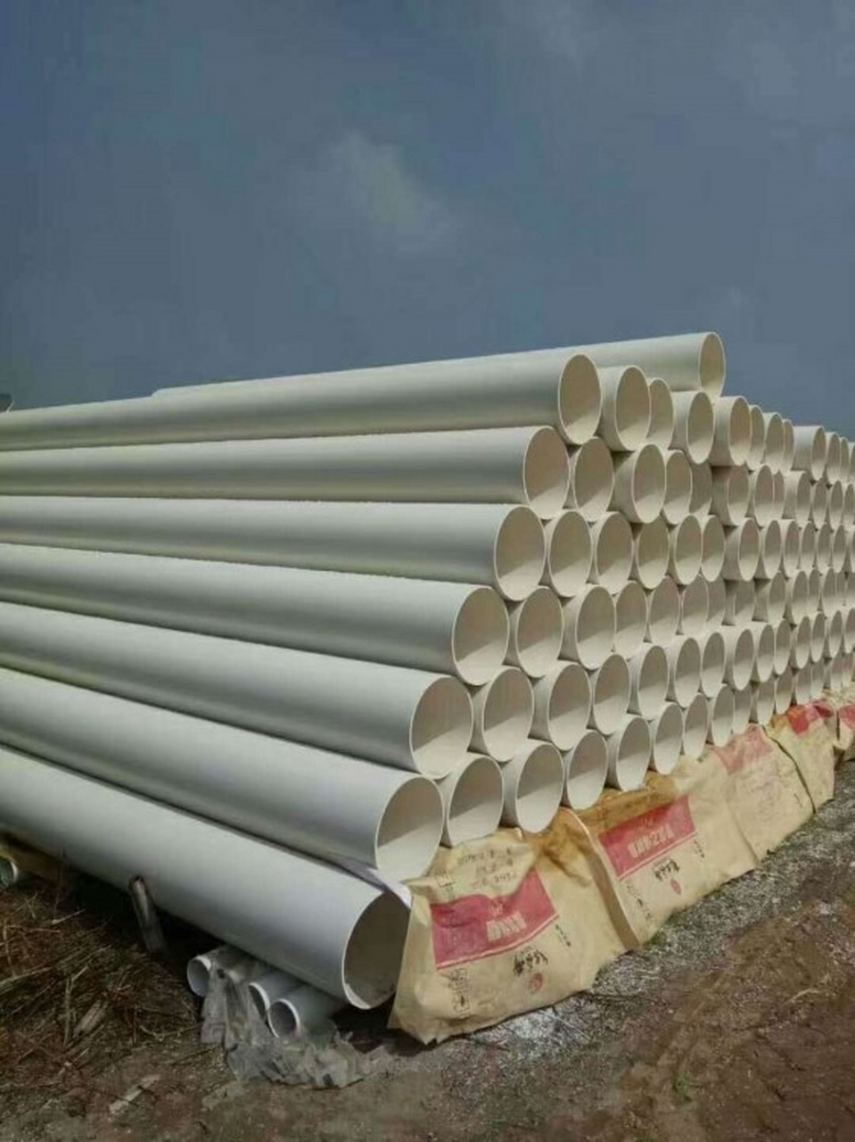 pvc电线管的特点   (1)绝缘性能好:pvc电线管绝缘性好,抗电流击穿