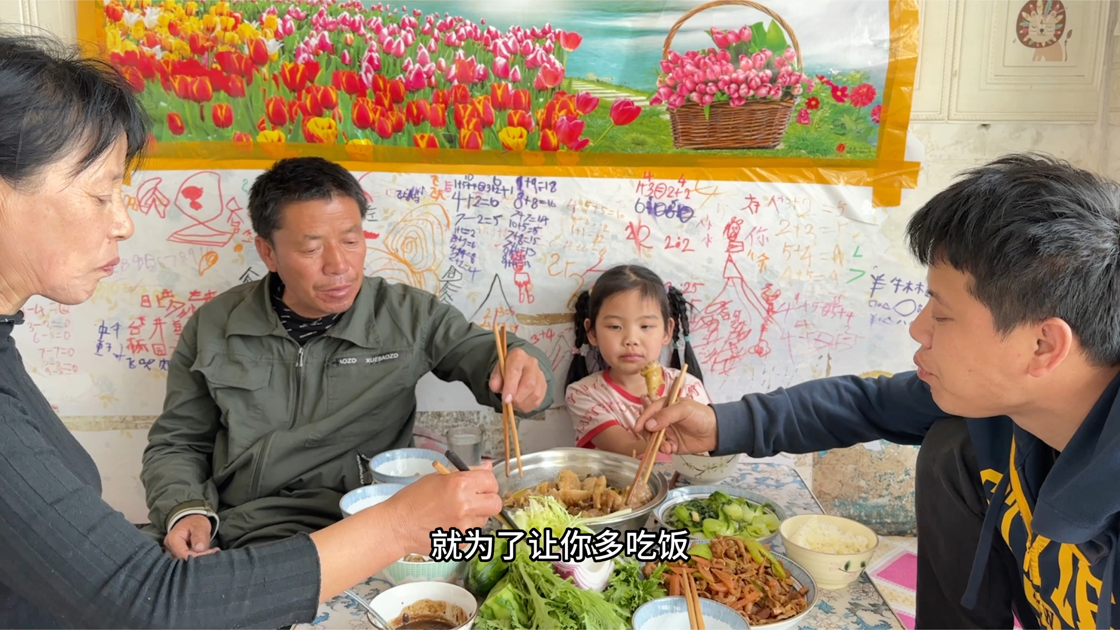 广西媳妇每天围着两个孩子转,忙里偷闲做水煮鸡,全家一致好评