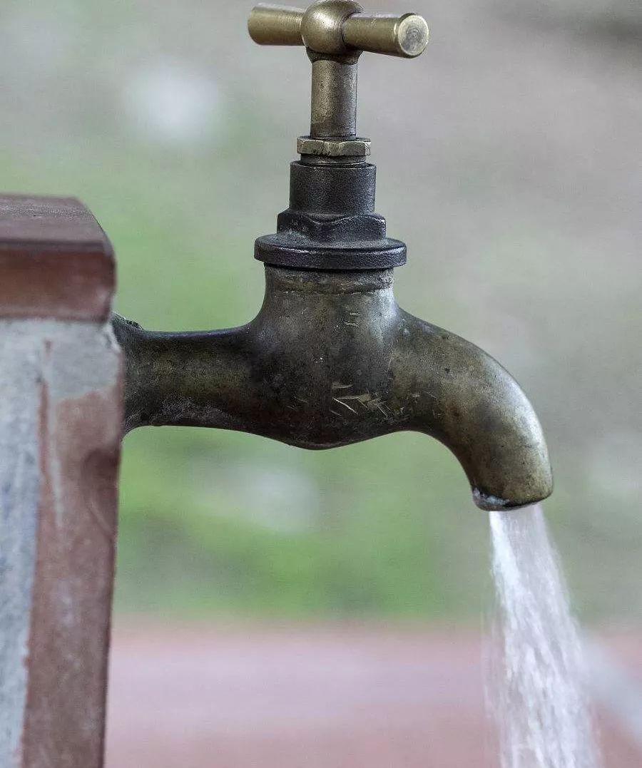 刘强东老家水龙头忘记关了