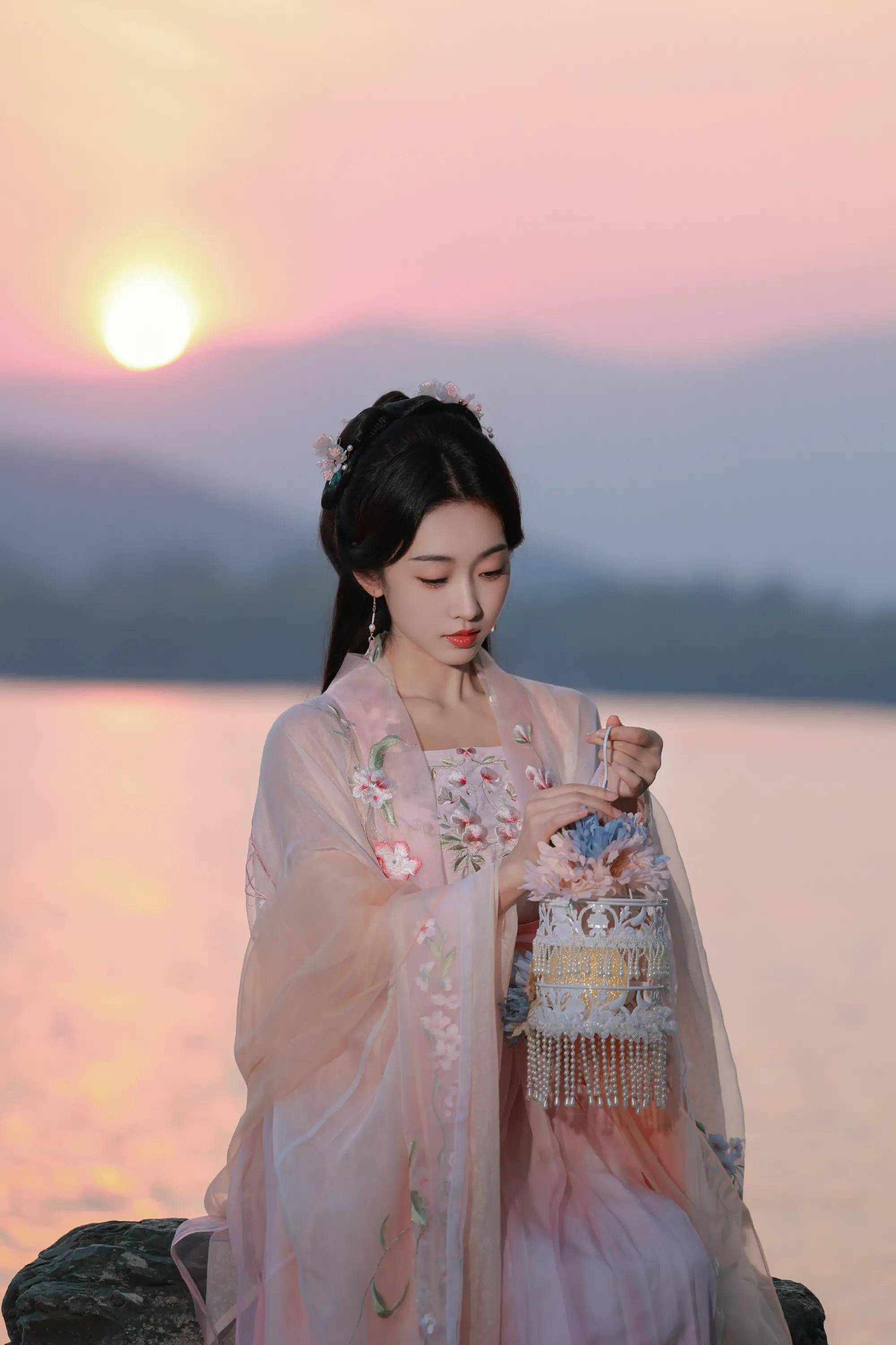 十八新娘八十郎,苏轼作诗吐槽老友"吃嫩草",没料想竟被奉为经典