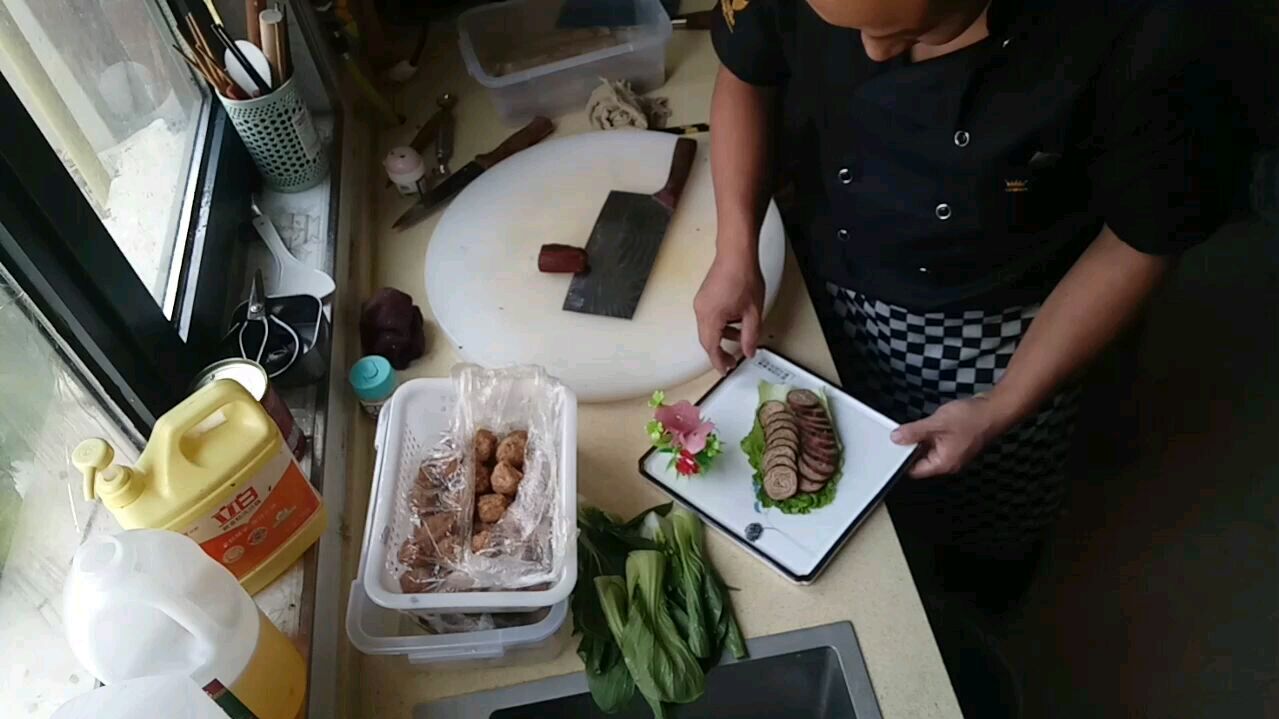 特色家常凉菜熏肉卷,味道美美的,掌握要点和窍门,轻松做出美食