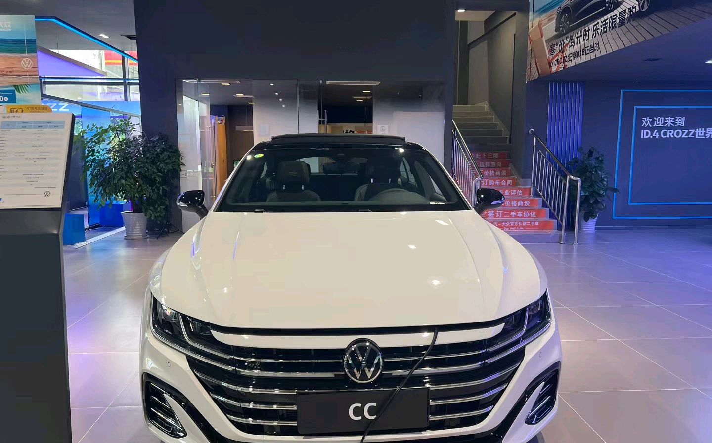 大众cc"拼了",低配落地26万,2.0t动力更澎湃,引领时尚新潮流