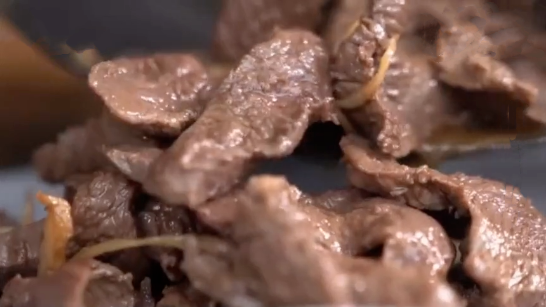 一口沦陷的鸭胸肉炒麻丝菇