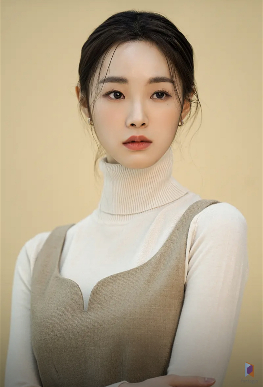 姜海琳,韩国女演员,1996年4月1日出生于庆尚南道密阳市.