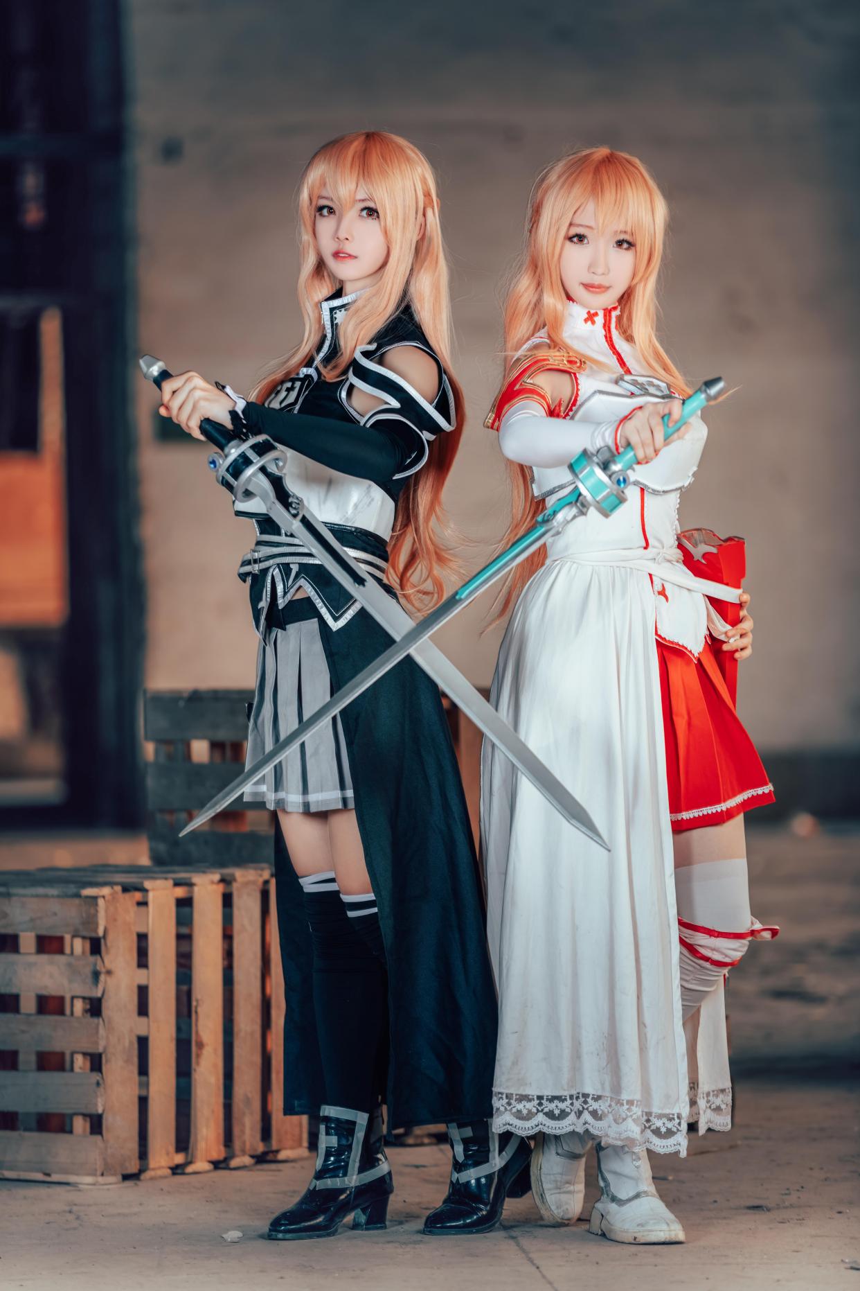 「刀剑神域」cos:黑白亚丝娜,选择一个做你女朋友,你会要谁?