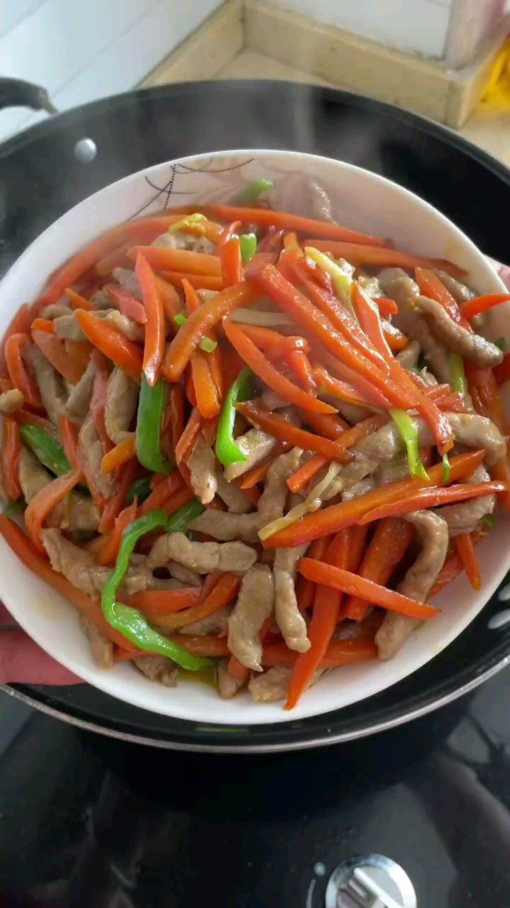 大人小孩都喜欢吃的胡萝卜丝炒肉